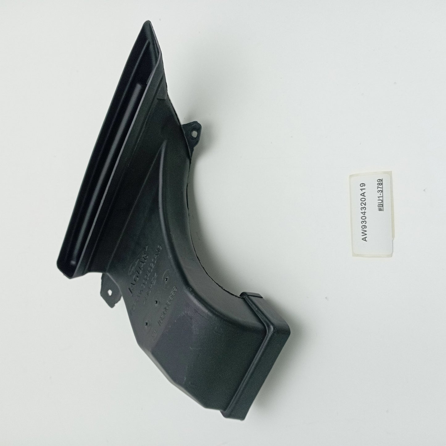 2009-2019 Jaguar XJ X351 CONSOLE AIR INTAKE AW9304320A19