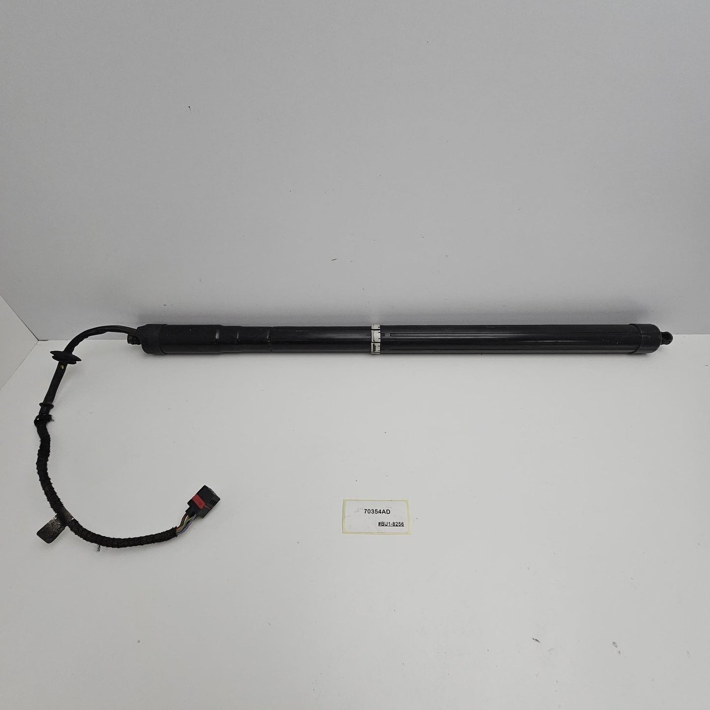 2010-2013 Land Rover Range Rover Sport Tailgate Strut Motor 70354AD