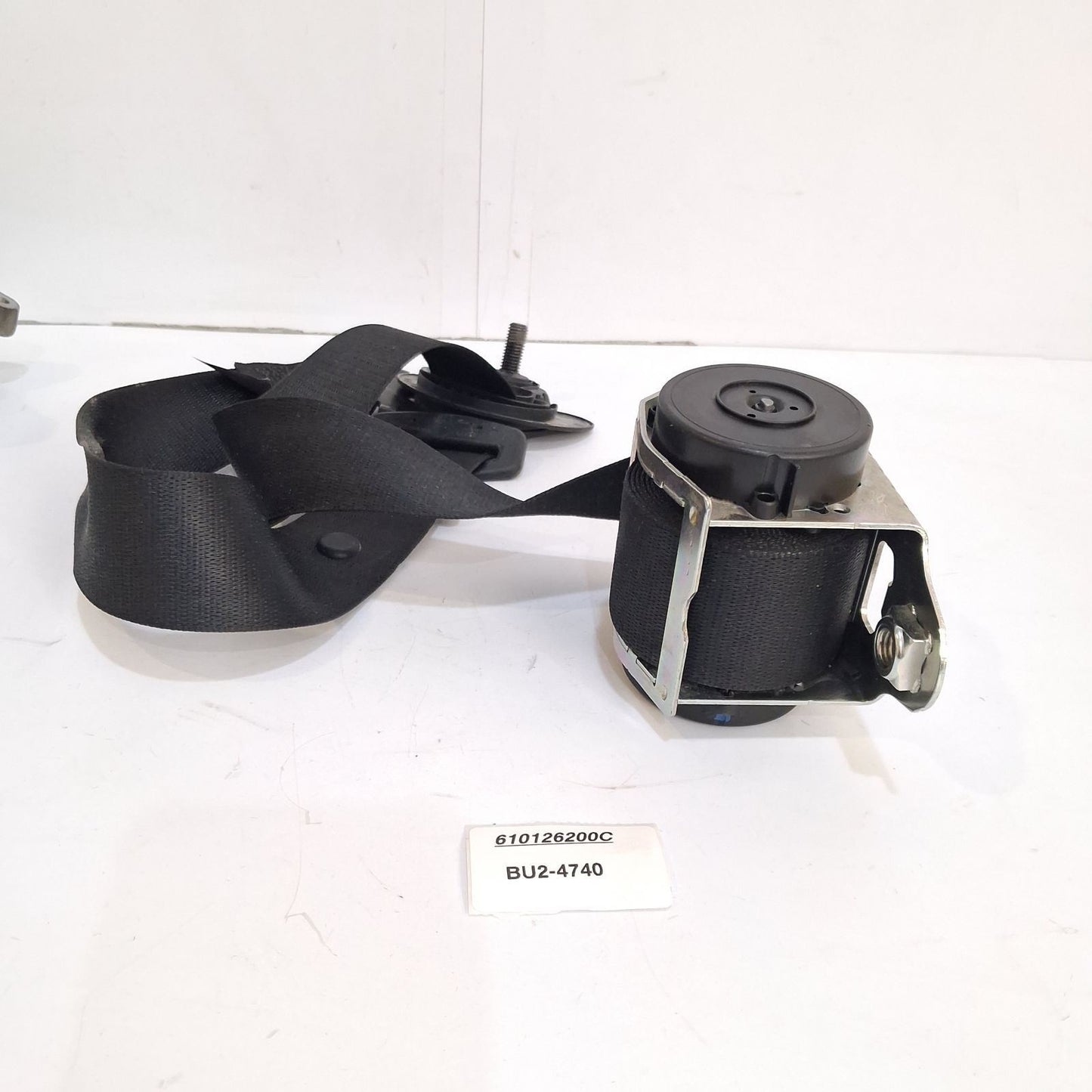 2009-2017 BMW F10 Front Right Seat Belt 610126200C