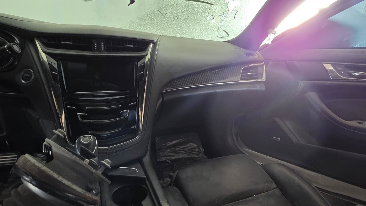 2018 Cadillac CTS Front Seat Inner Recliner Finish Cover Right Used OEM 22893777