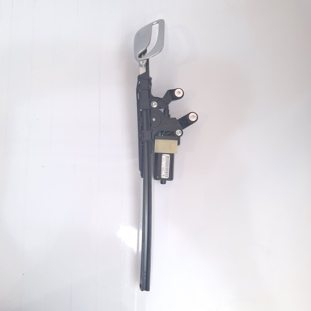11-12 BENTLEY CONTINENTAL GT Seatbelt Extend Guide LHS 8F0857759