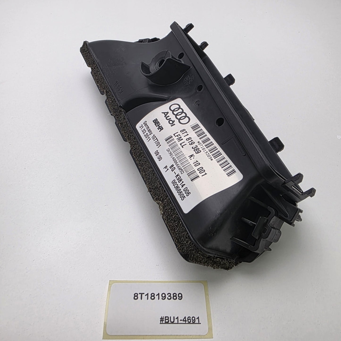 2008-2017 Audi A4 Center Dash Air Duct 8T1819389