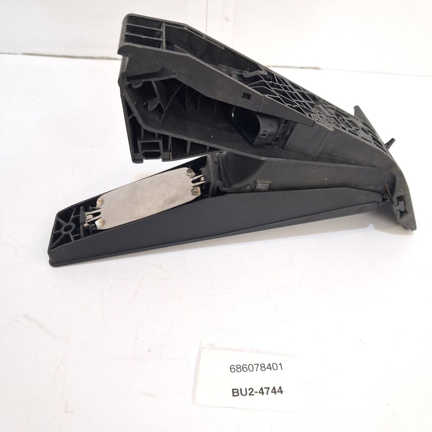 2009-2016 BMW X1 Accelerator Throttle Pedal 686078401