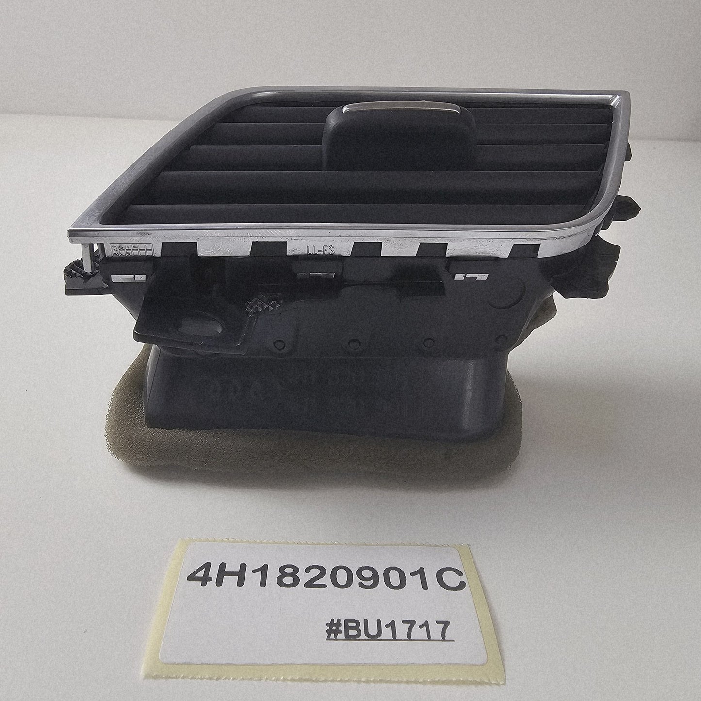 2013-2015 Audi A8 D4 Dashboard Air Vent 4H1820901C