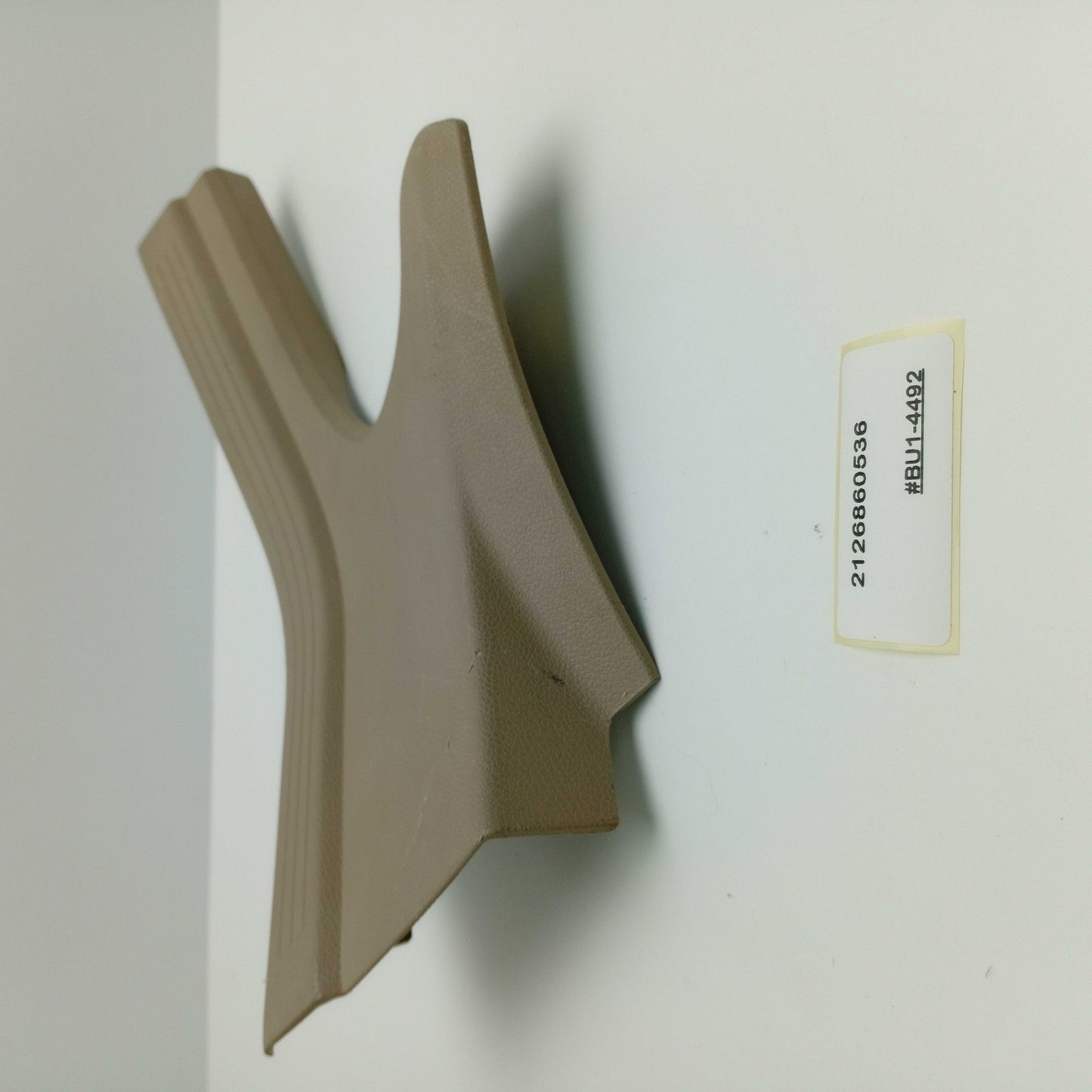 2009-2016 Mercedes-Benz E-class Rear Left Door Threshold Cover 2126860536