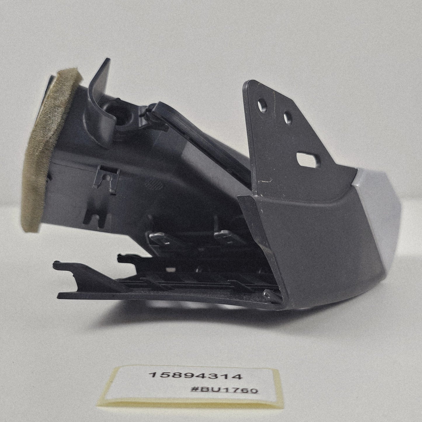 2010-2011 Cadillac SRX PASSENGER RIGHT FRONT DASH AIR VENT 15894314