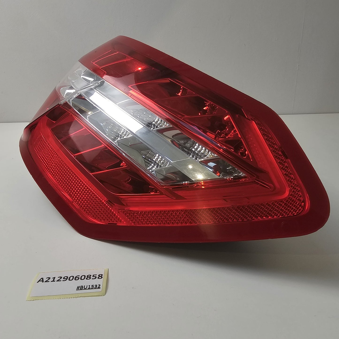 2010-2013 Mercedes-Benz E350 Passenger Side Rear Tail Light A2129060858