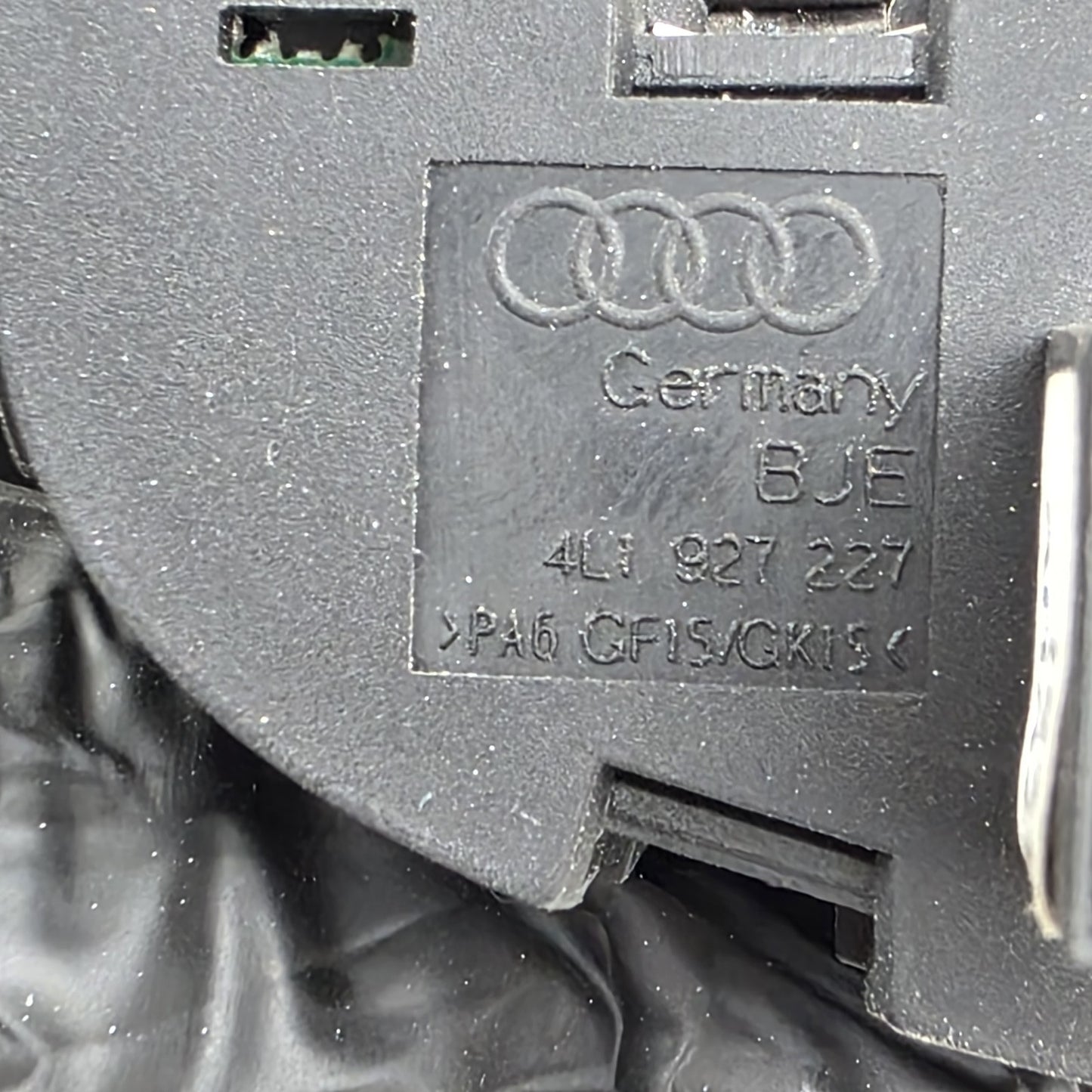 2005-2015 Audi A6 Dash Display Glovebox Switch Assembly 4L1927227VUV
