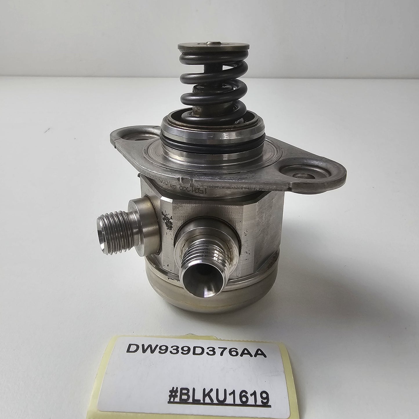 2013-2018 Jaguar XF High Pressure Fuel Pump DW939D376AA