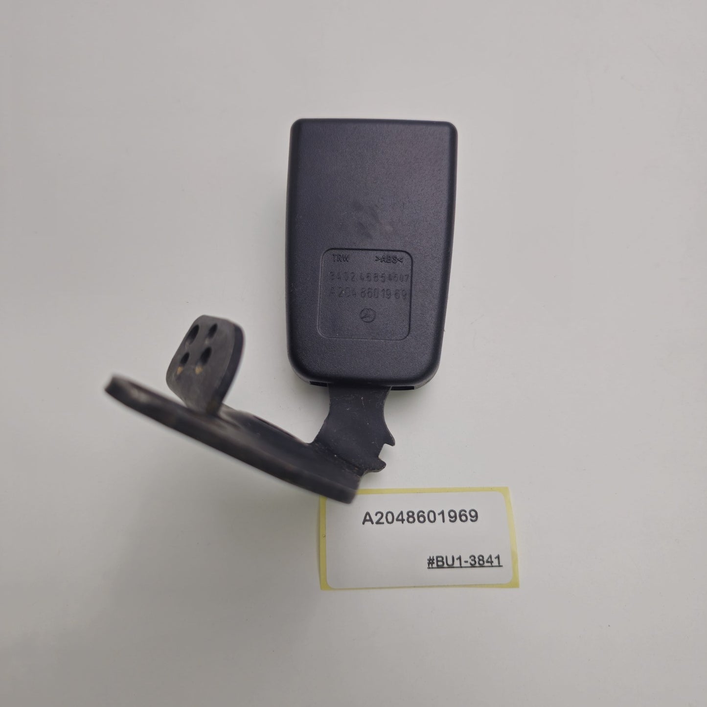 2008-2011 Mercedes Benz C300 SEAT BELT BUCKLE REAR LEFT A2048601969