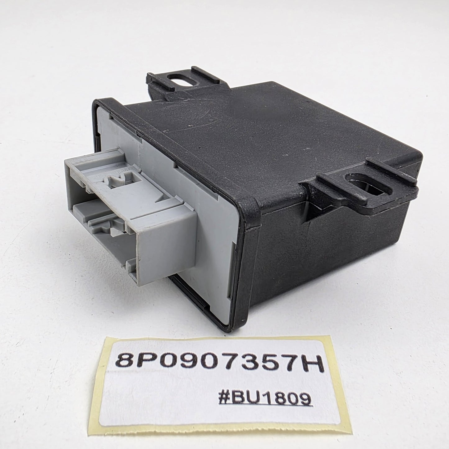 2005-2016 Audi A4 HEADLIGHT RANGE CONTROL UNIT MODULE 8P0907357H