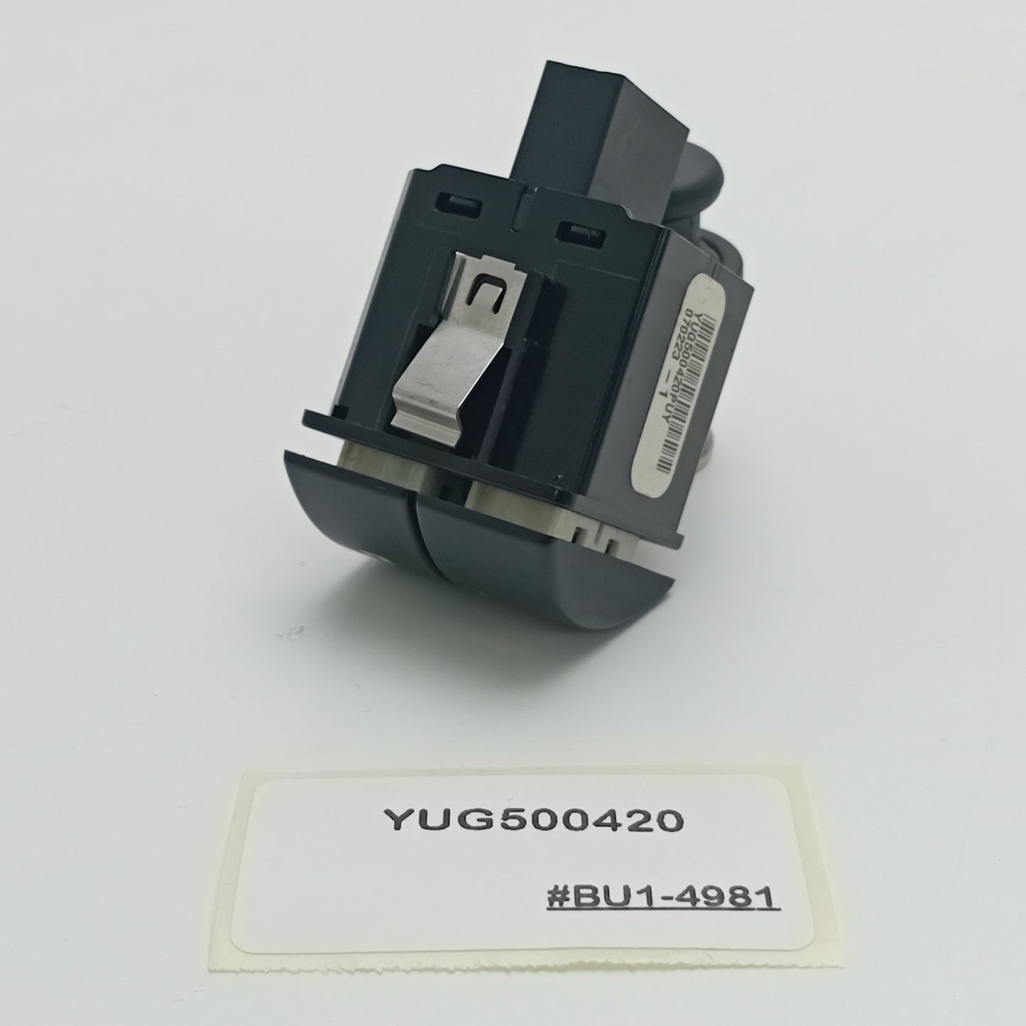 2007-2012 Land Rover Range Rover Hazard Warning Switch YUG500420