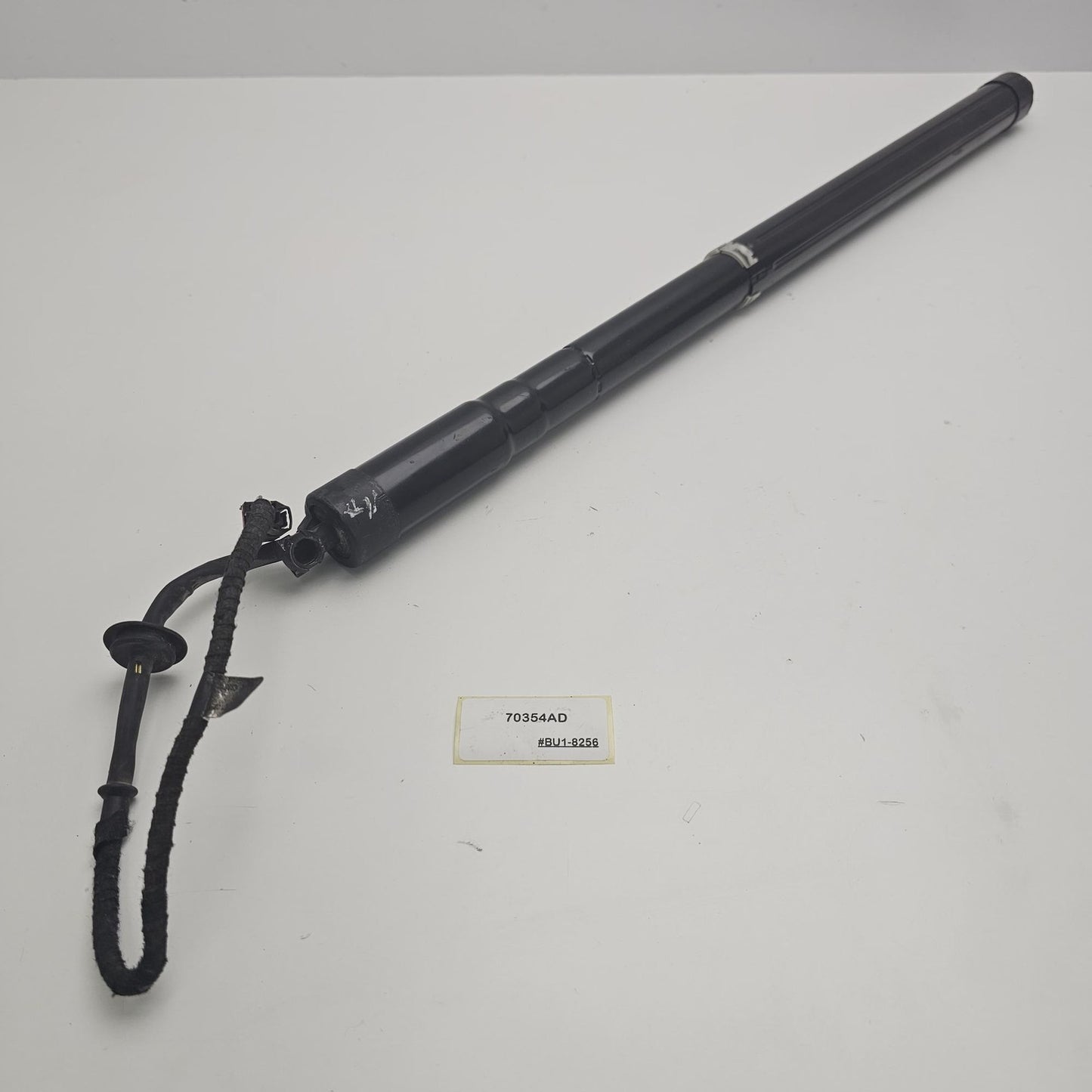 2010-2013 Land Rover Range Rover Sport Tailgate Strut Motor 70354AD
