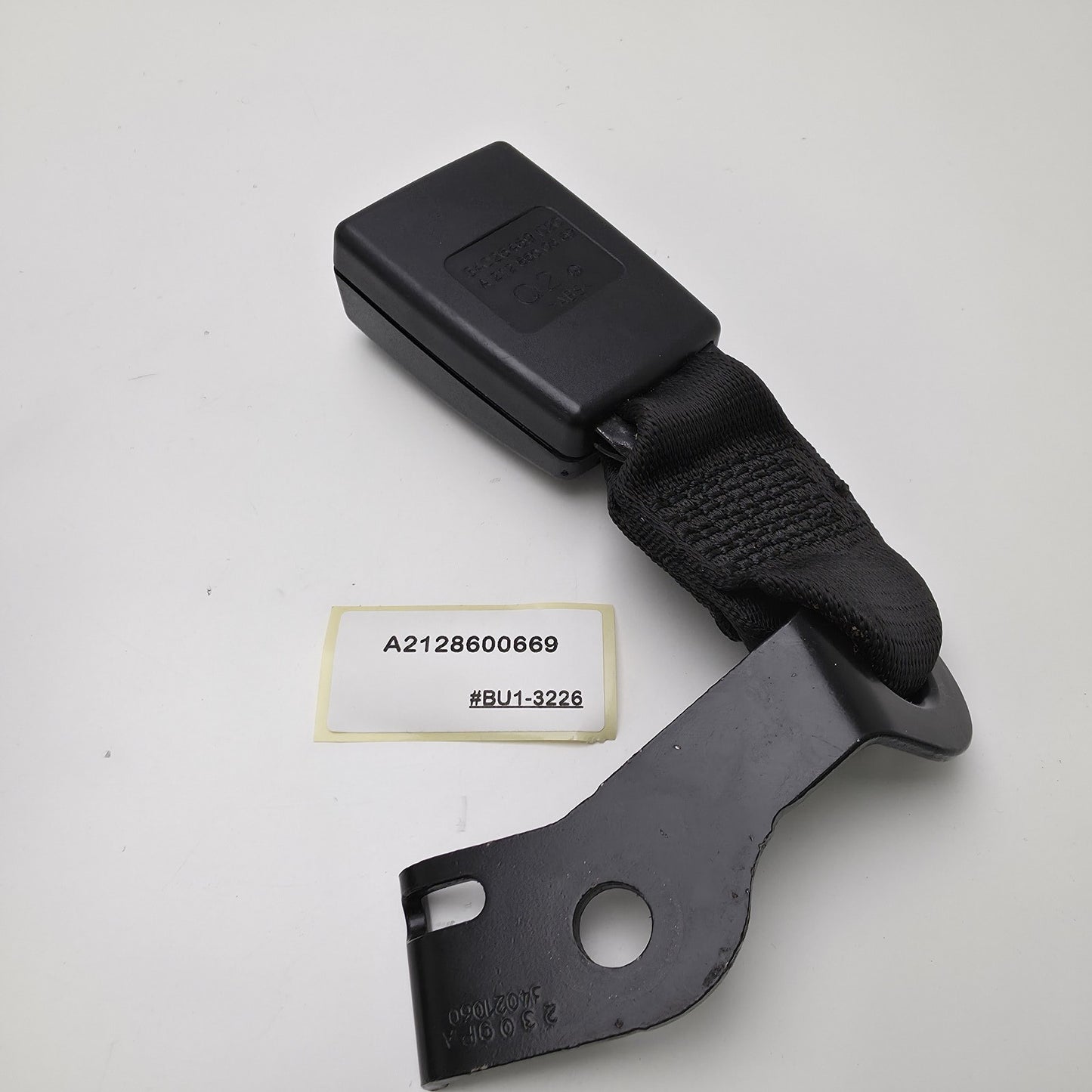 2010-2016 Mercedes-Benz W212 Seat Belt Buckle Right & Middle Rear A2128600669