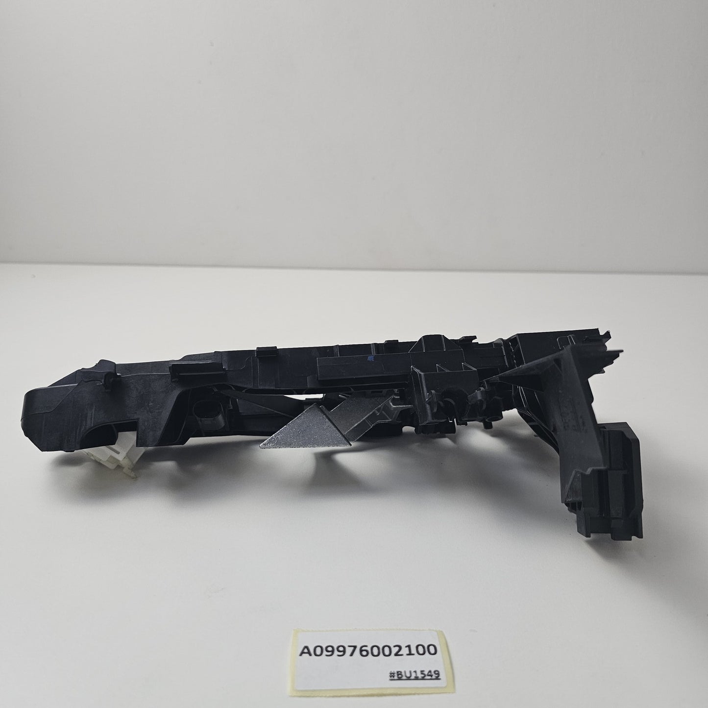 2015-2017 Mercedes-Benz GLC Door Handle Bracket Left A0997602100