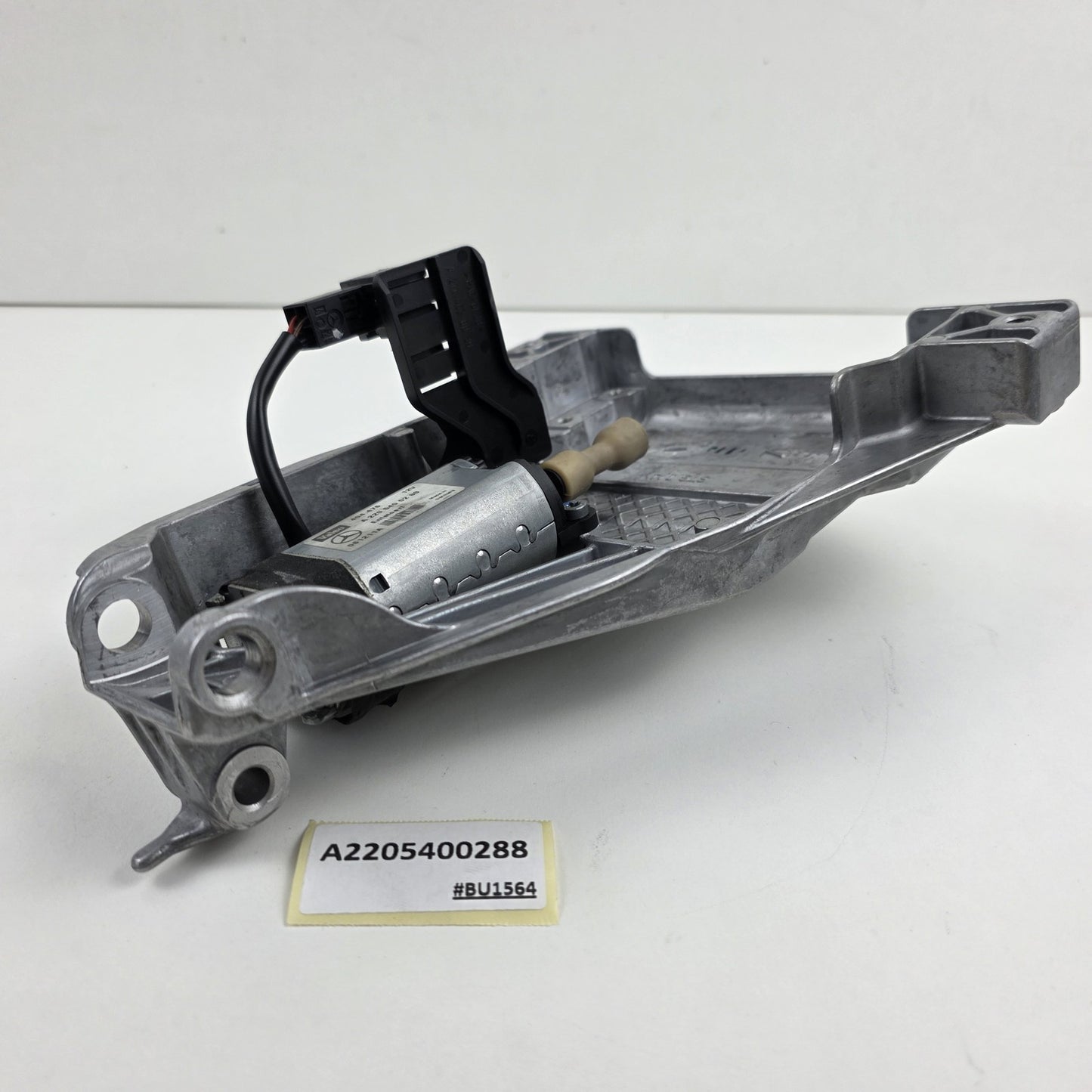 2001-2007 Mercedes-Benz W203 Steering Column Height Adjustment Motor A2205400288