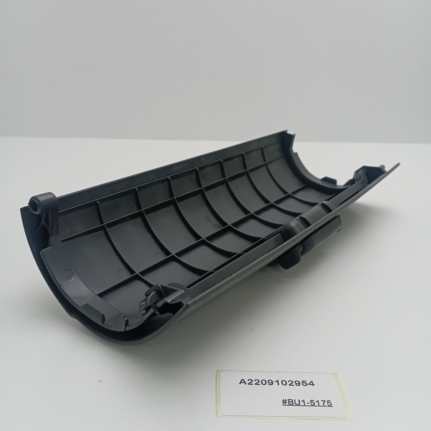 2003-2006 Mercedes S500 FRONT CENTER RIGHT SEAT COVER A2209102954