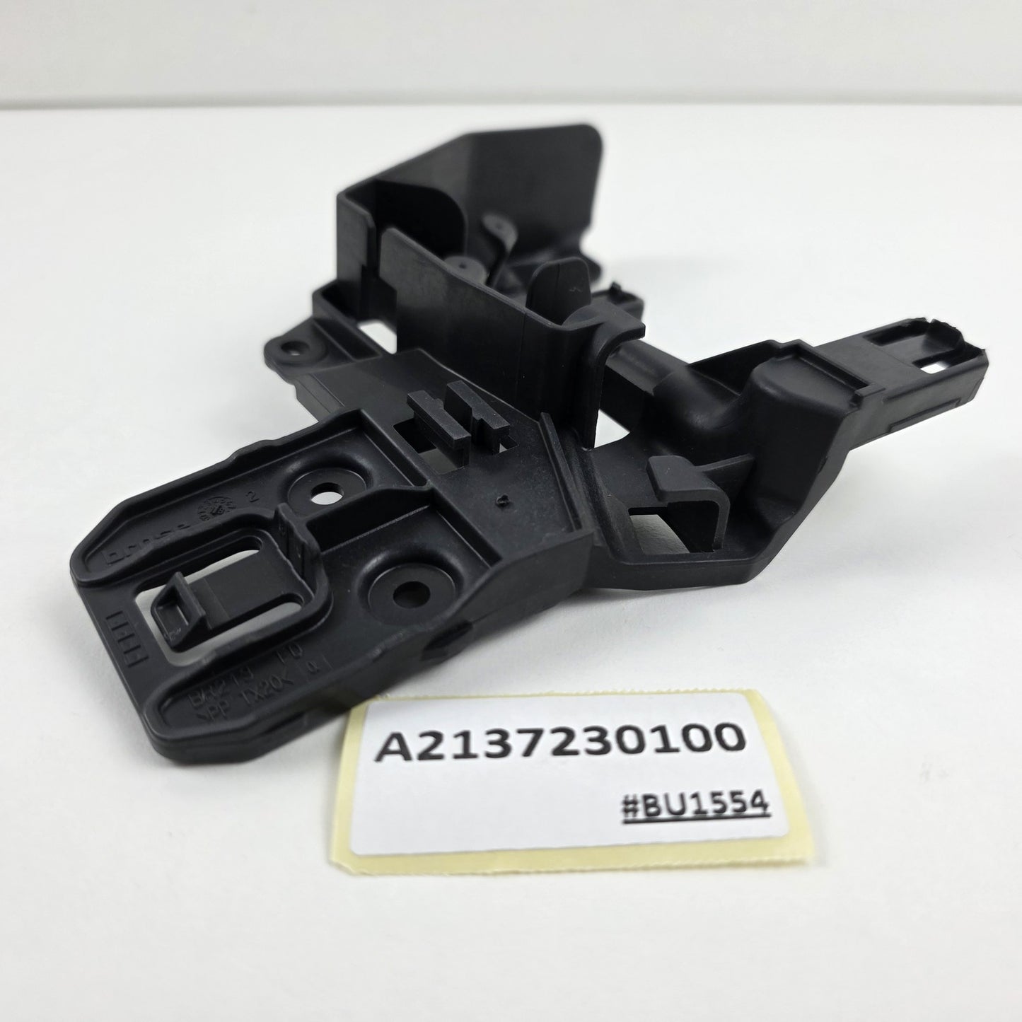 1995-2026 Mercedes-Benz E 450 FRONT LEFT DOOR LOCK BRACKET A2137230100