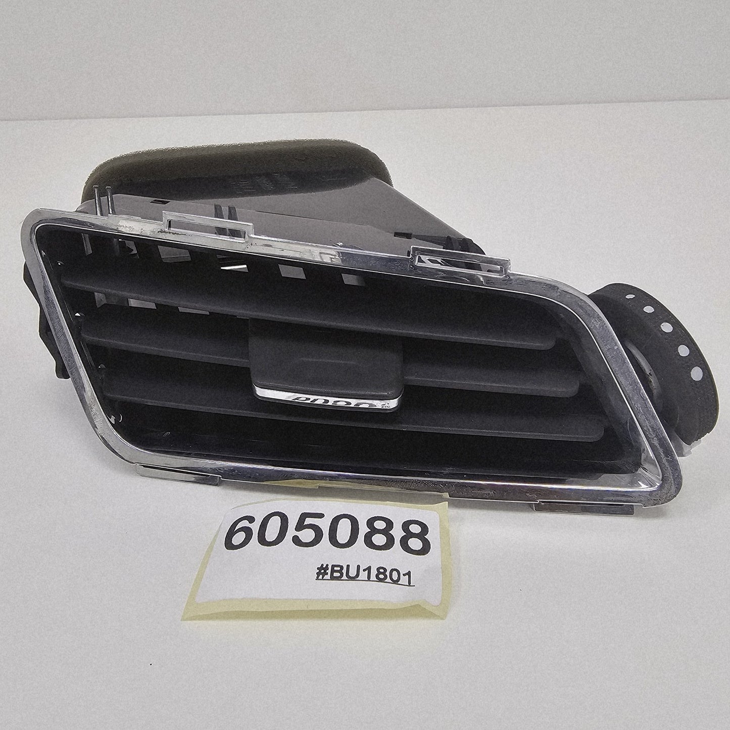 2008-2014 Cadillac CTS-V Right Side Air Vent Assembly 605088