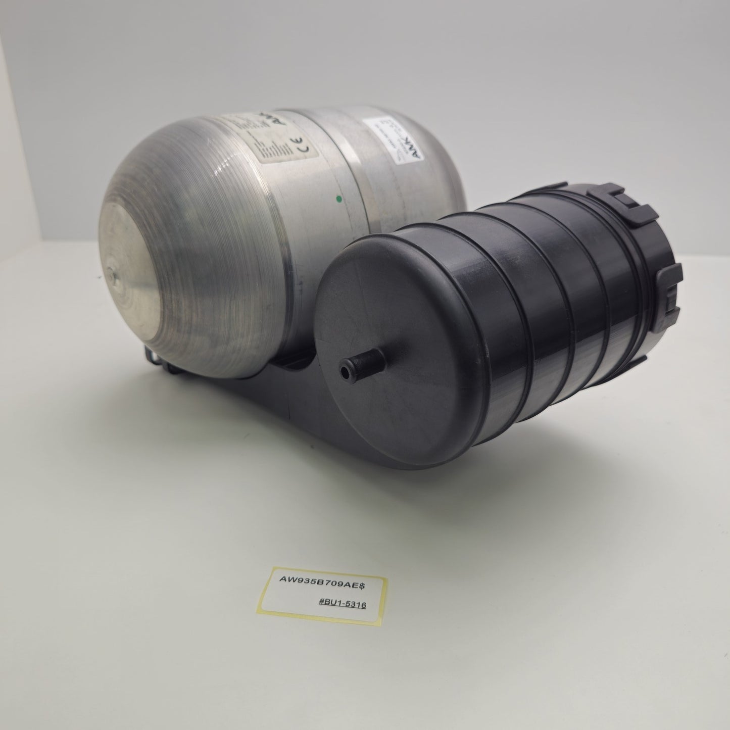 2010-2015 Jaguar XJL Air Suspension Tank Reservoir AW935B709AE