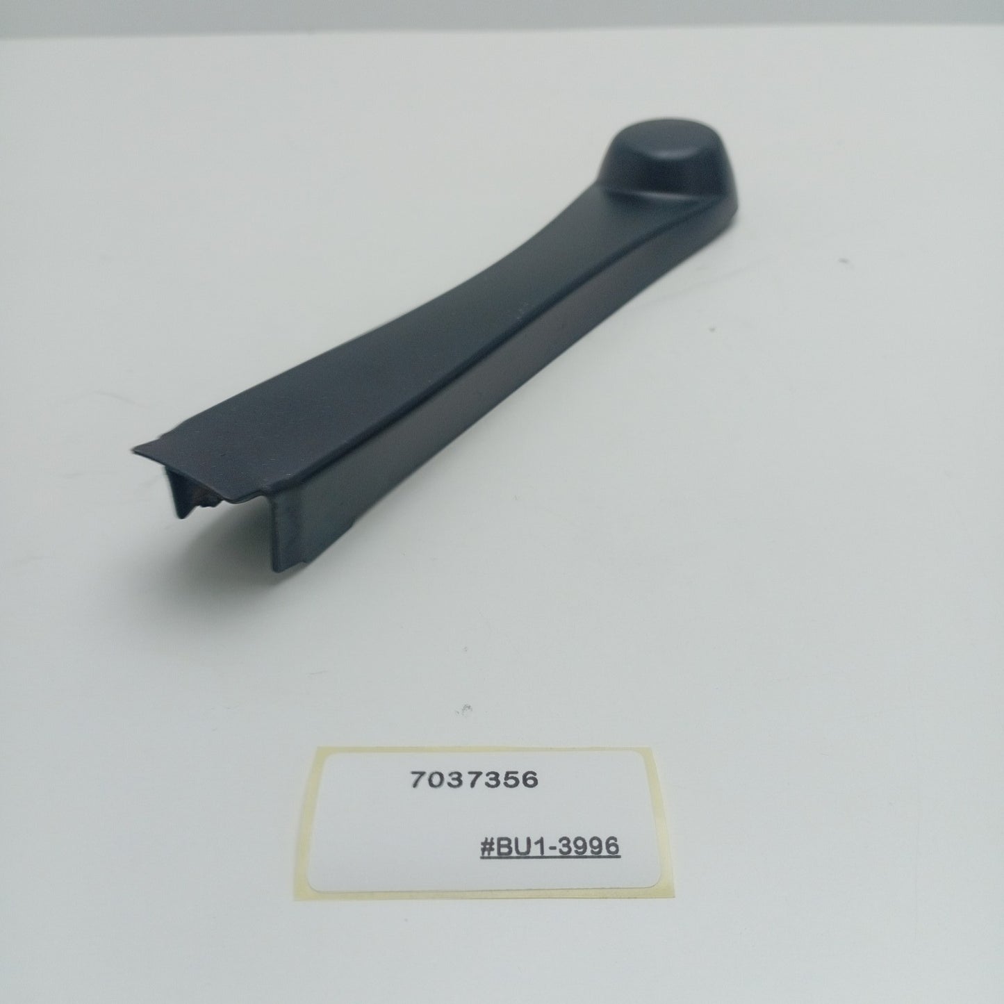 2004-2007 BMW E61 Windshield Wiper Arm Cover 7037356