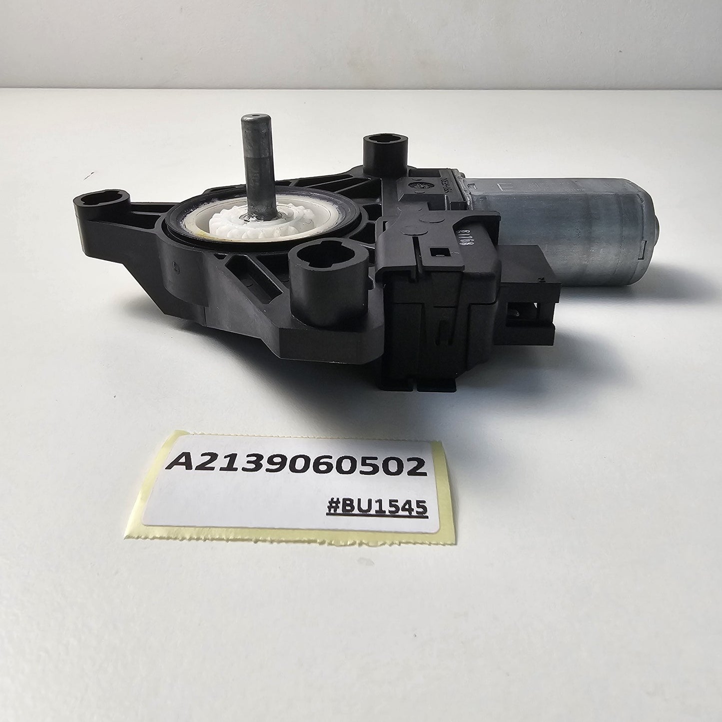 2016-2022 Mercedes-Benz GLC300 X253 Rear Left Window Regulator Motor A2139060502