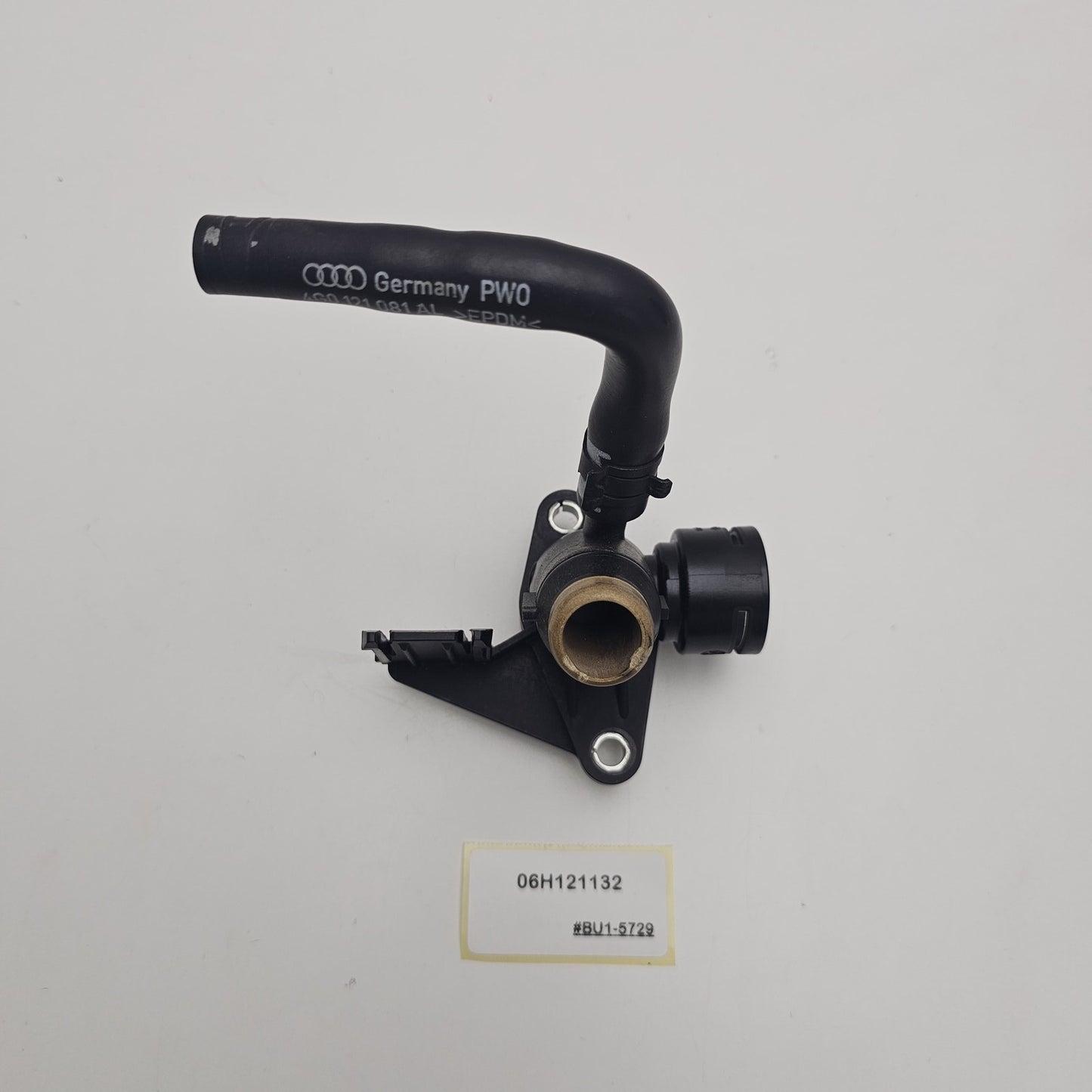 2009-2017 Audi Q5 Engine Coolant Inlet/Outlet Flange 06H121132