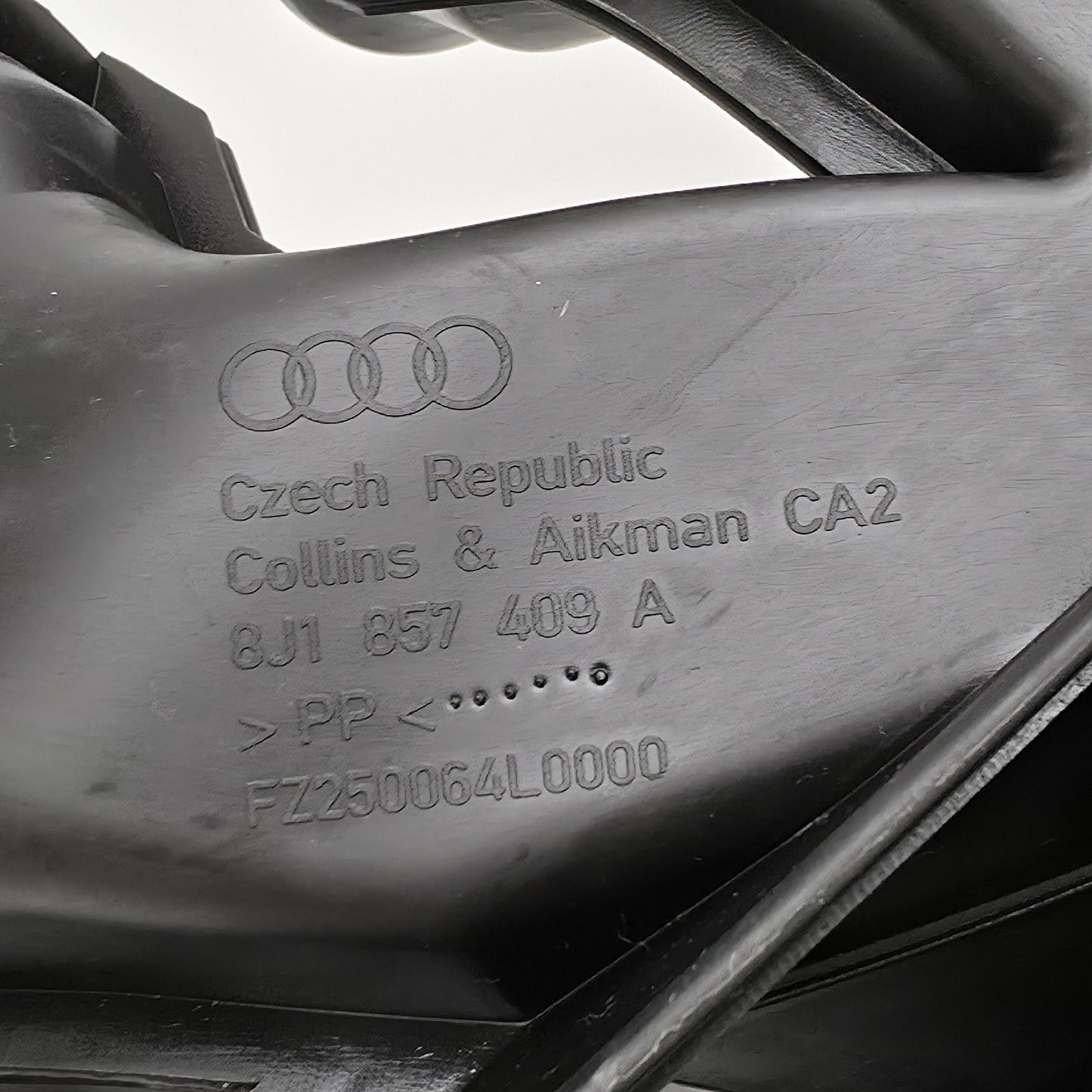 2008-2014 Audi TTS Dash Air Guide Distribution Fresh Air Nozzle 8J1857409A