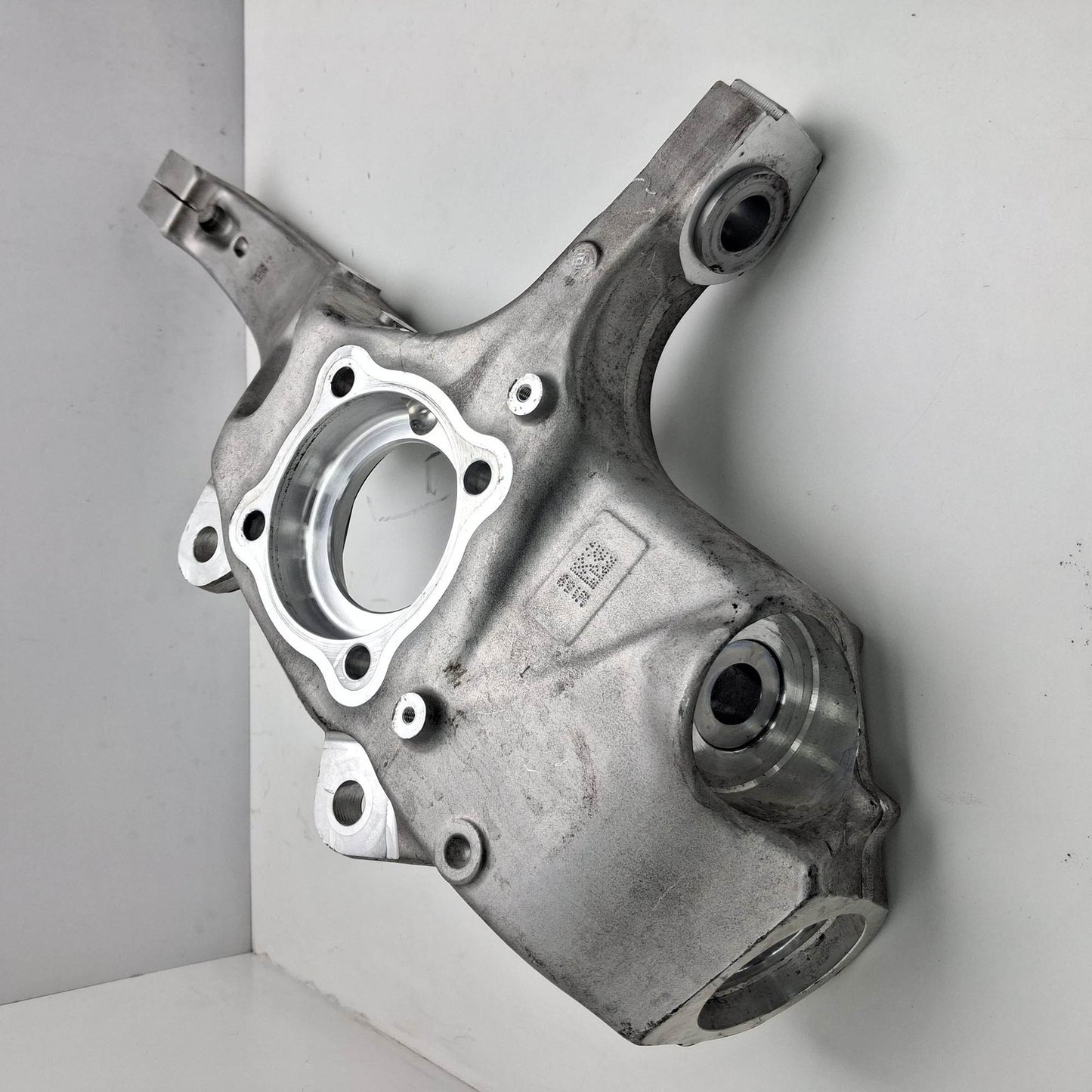 2024 Land Rover Defender Front Wheel Hub L8B23K185CA