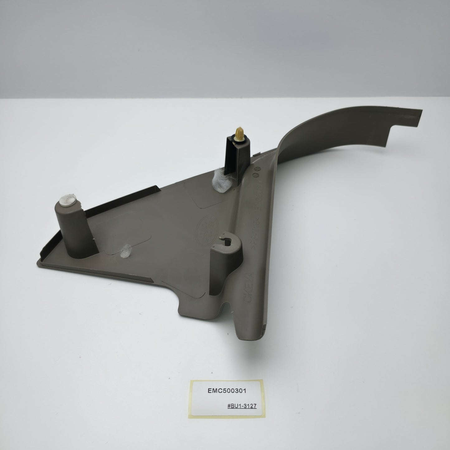 2005-2013 Land Rover Range Rover Sport Front Right Lower Kick Panel EMC500301