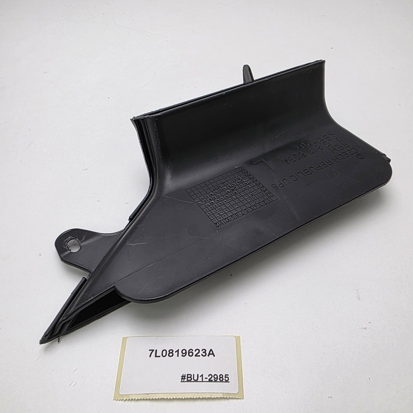 2006 Volkswagen Touareg Instrument Dash Panel Lower Vent Left 7L0819623A