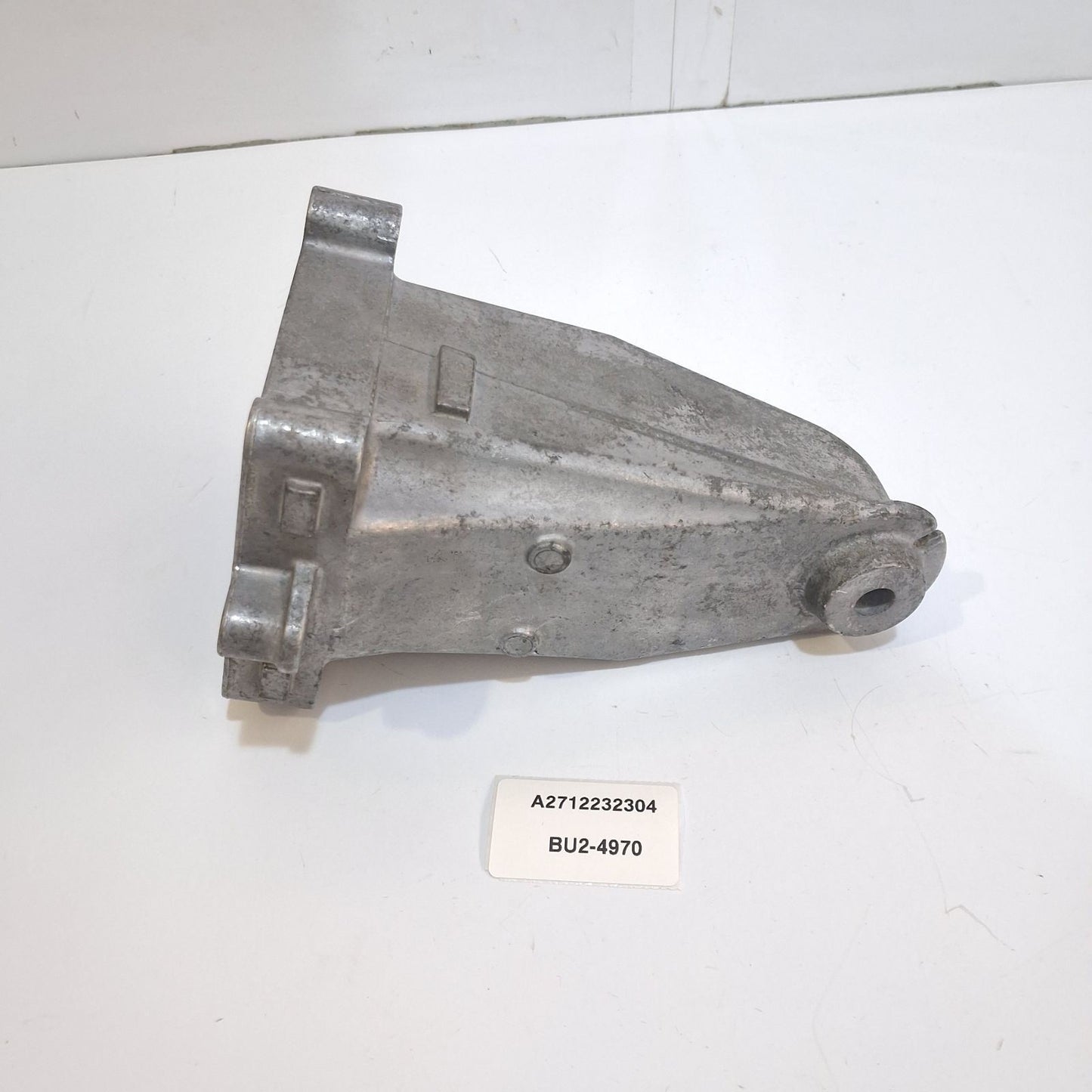 2009-2016 Mercedes-Benz E Engine Mount Bracket Right A2712232304