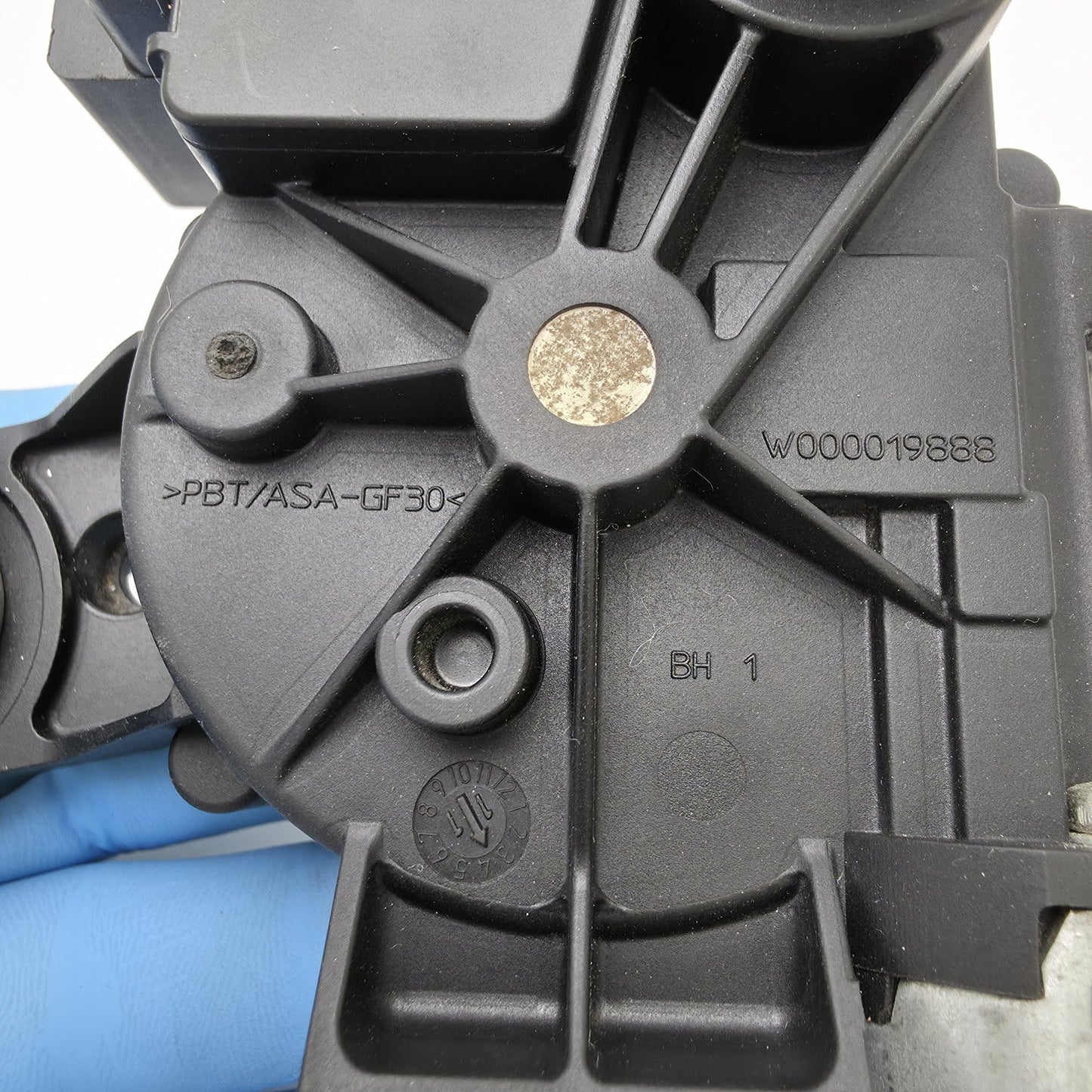 2011-2017 Volkswagen Touareg Rear Windshield Wiper Motor 7P0955711