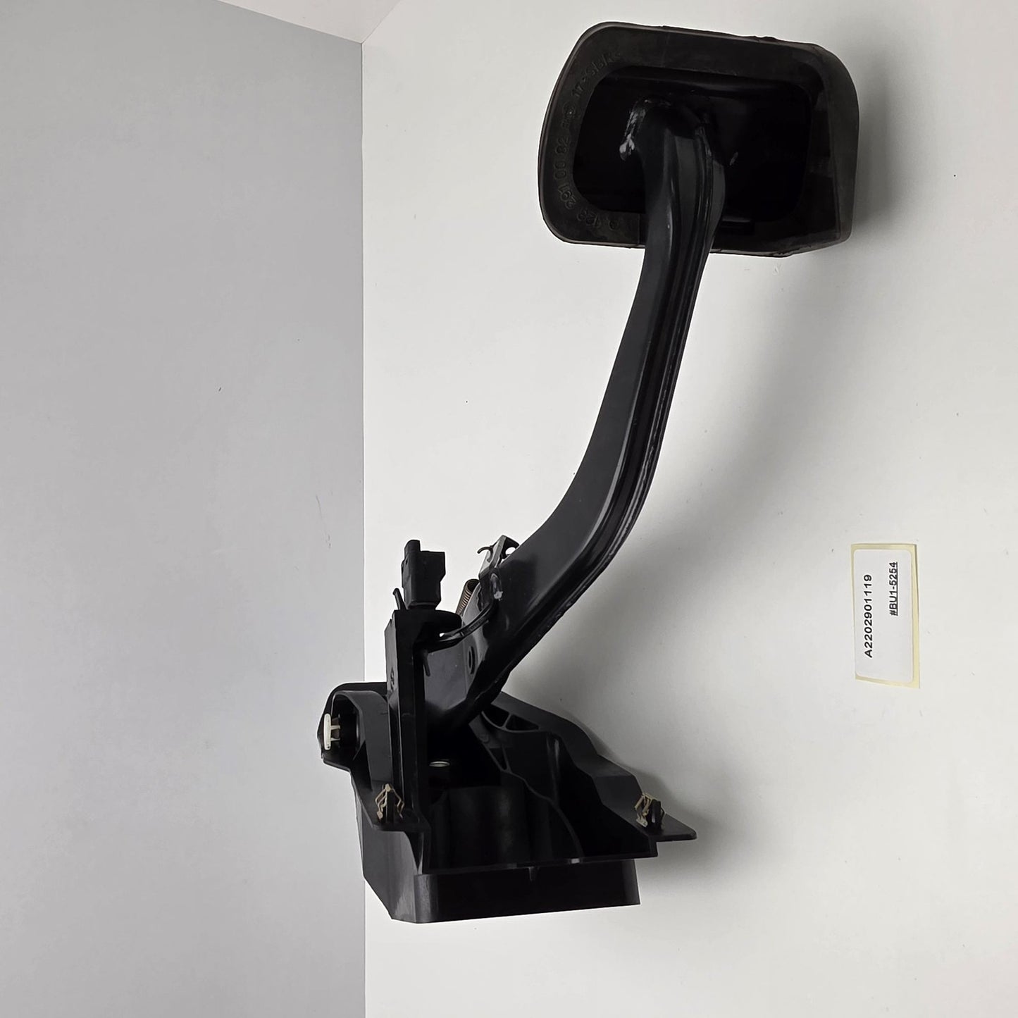 2002 Mercedes-Benz S500 Brake Pedal Assembly A2202901119