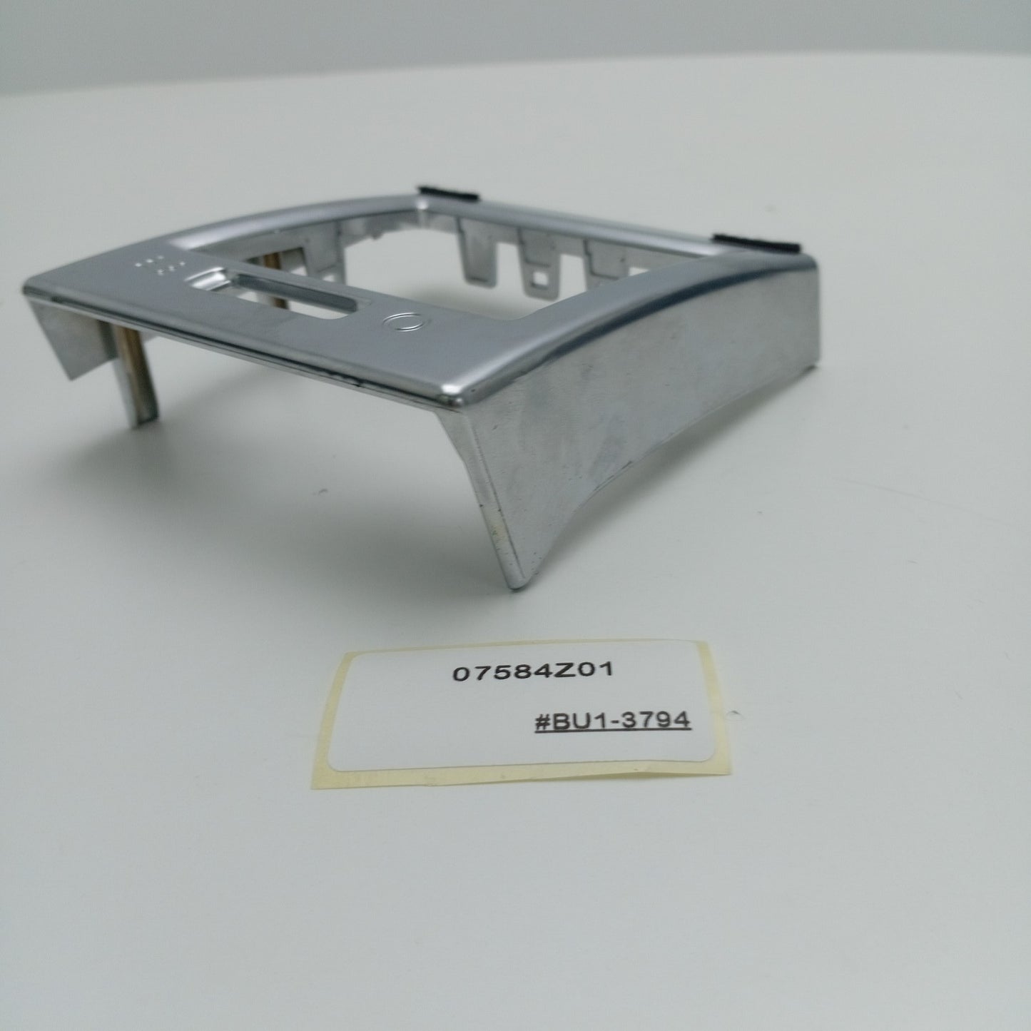 2004-2009 Land Rover Discovery III Vent Trim 07584Z01