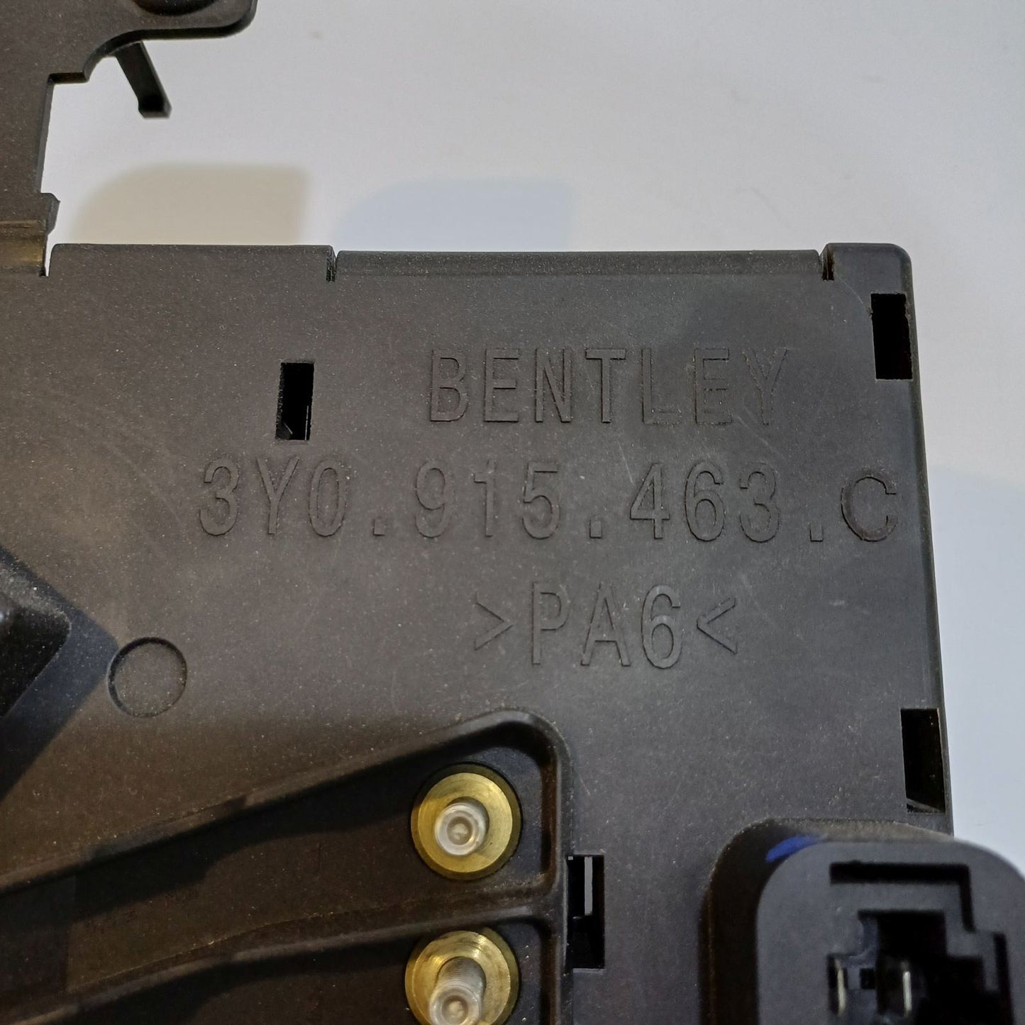 2012-2018 Bentley Continental GTC Right Side Starter Battery Fuse Box 3Y0915463