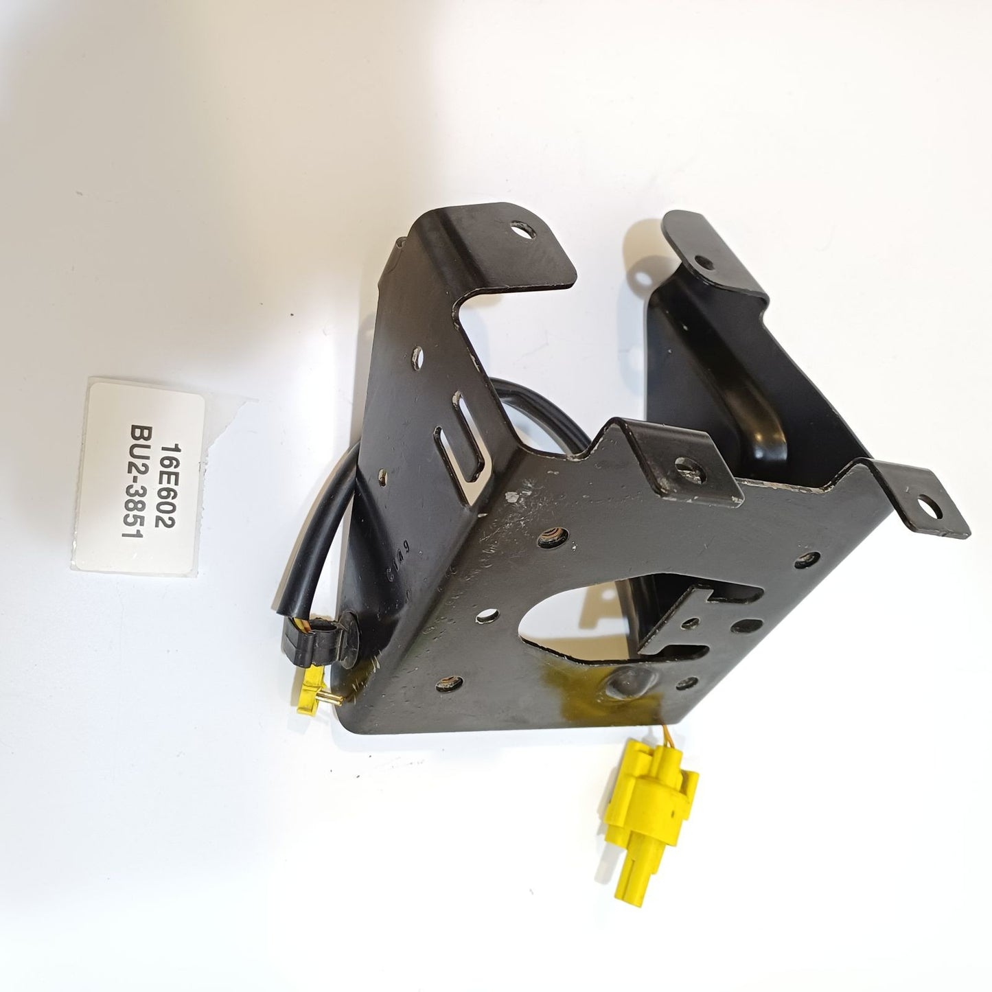2010-2015 Jaguar XJ Right Hood Bracket Mount AW93-16E602-AB 16E602