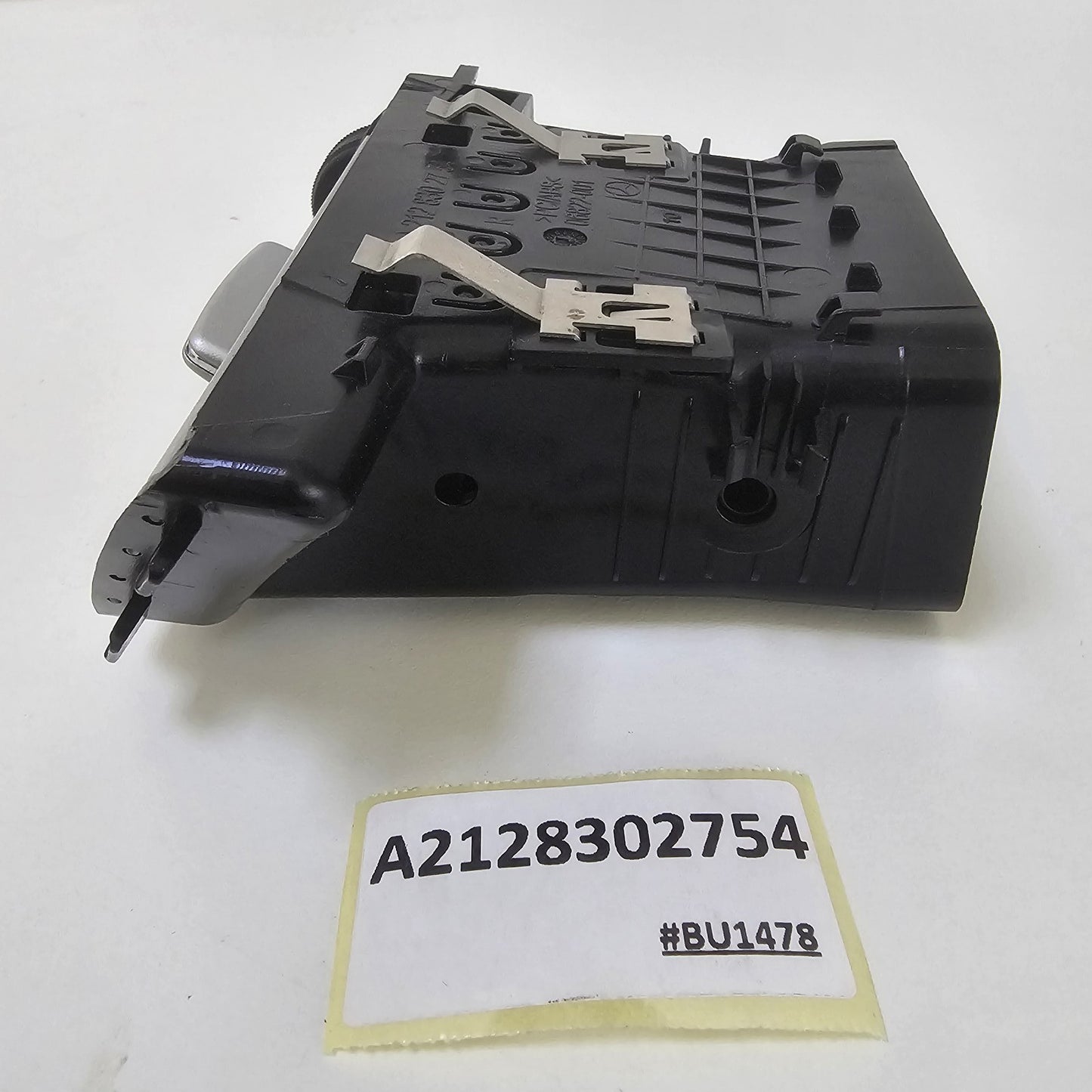 2012-2013 Mercedes-Benz E W212 Dashboard Air Vent Right A2128302754