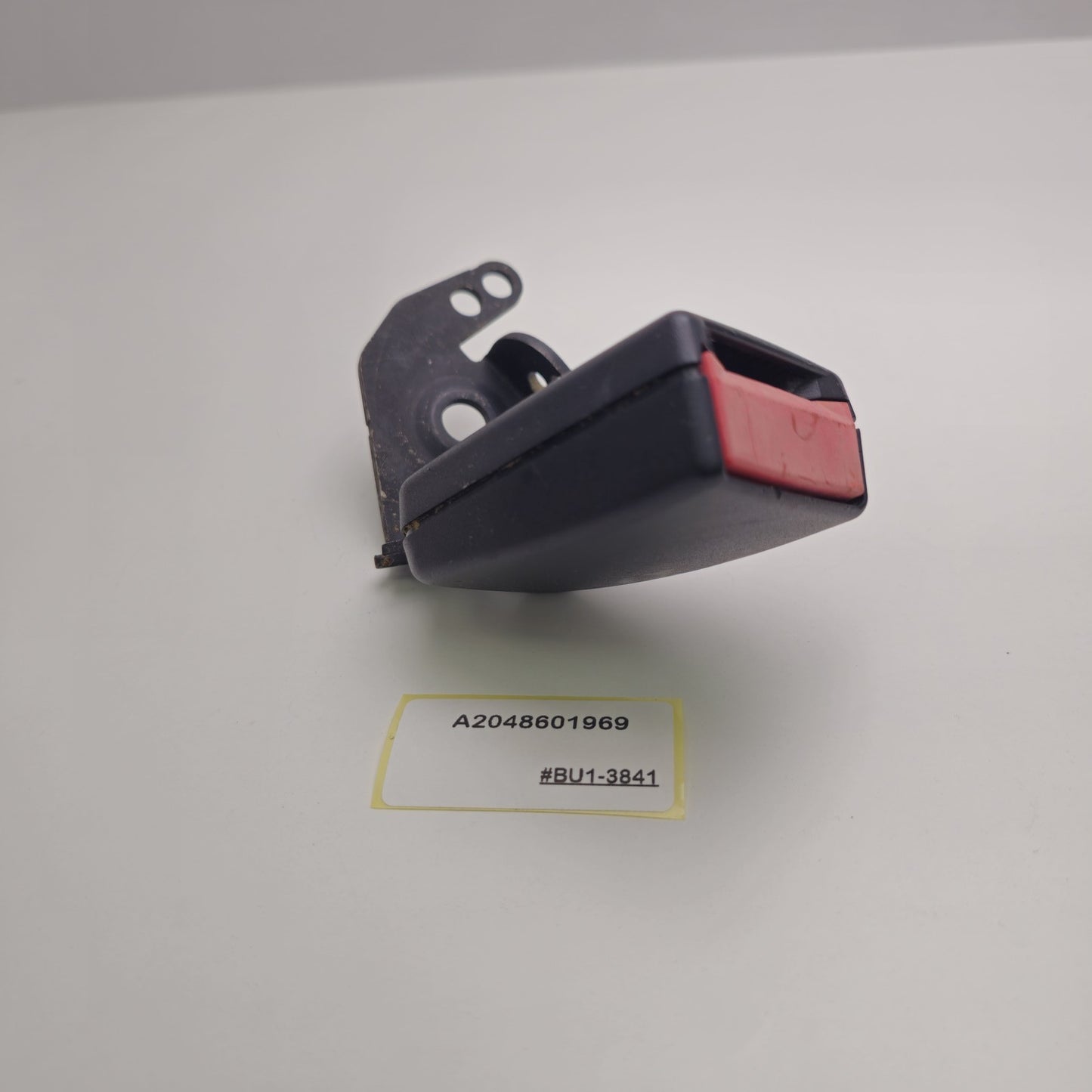 2008-2011 Mercedes Benz C300 SEAT BELT BUCKLE REAR LEFT A2048601969