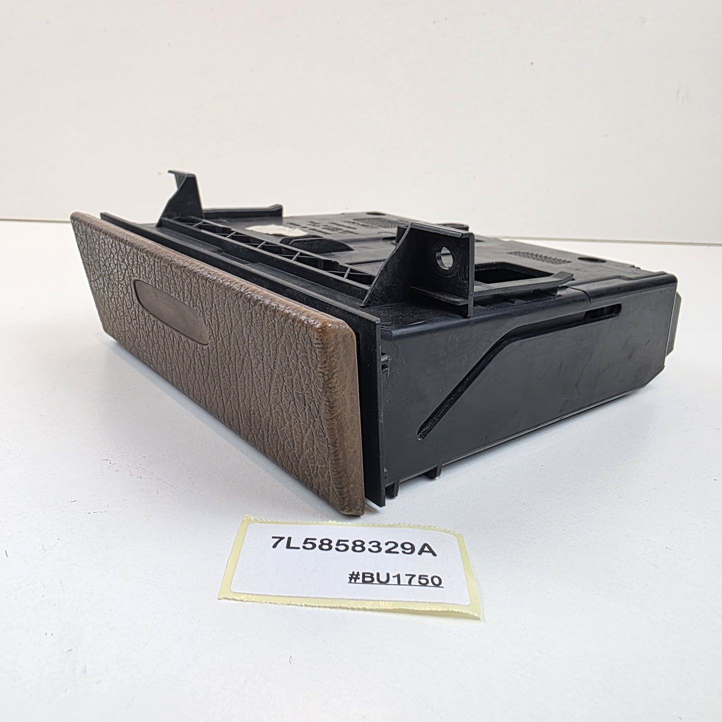 2002-2010 Porsche Cayenne 9PA Console Ashtray 7L5858329A