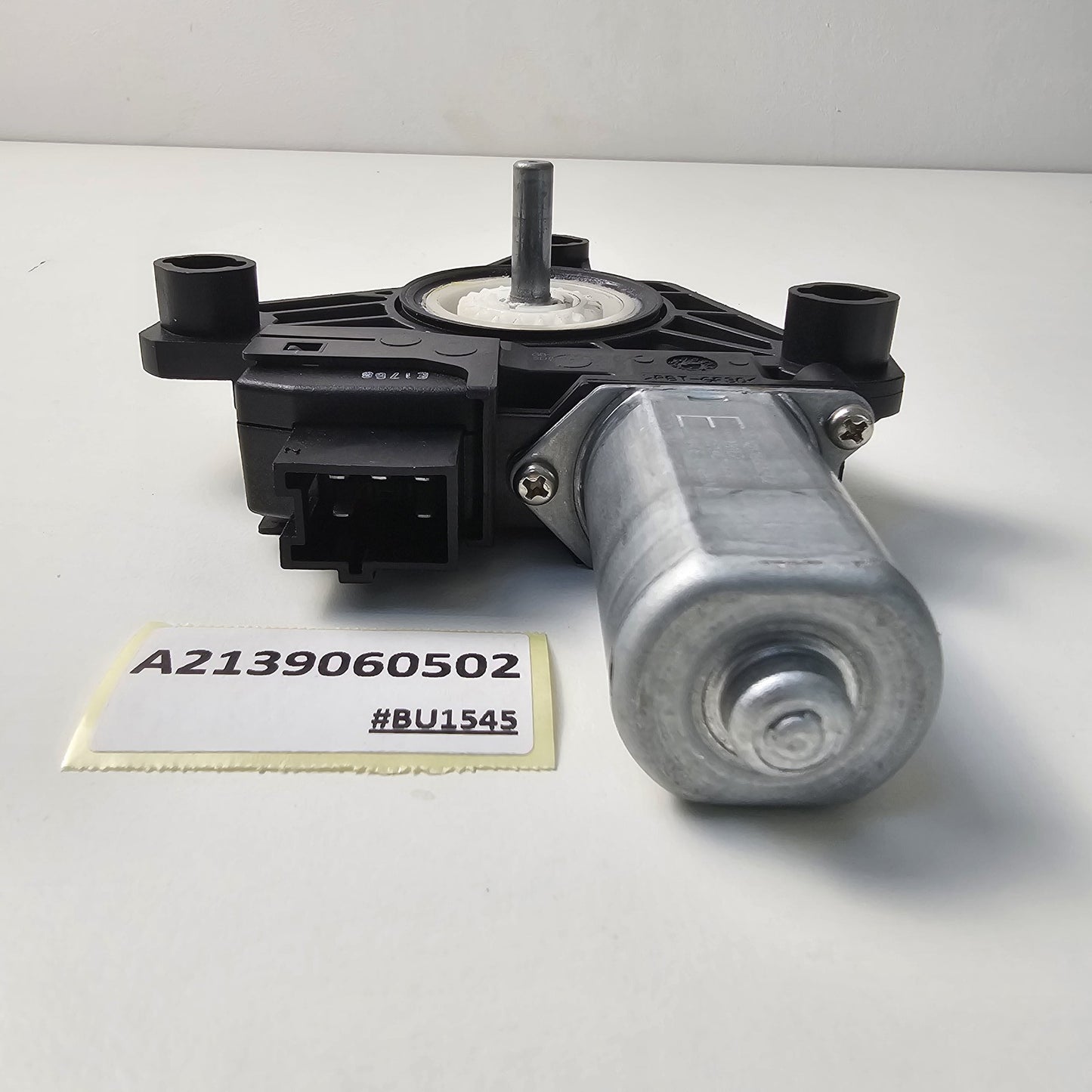 2016-2022 Mercedes-Benz GLC300 X253 Rear Left Window Regulator Motor A2139060502