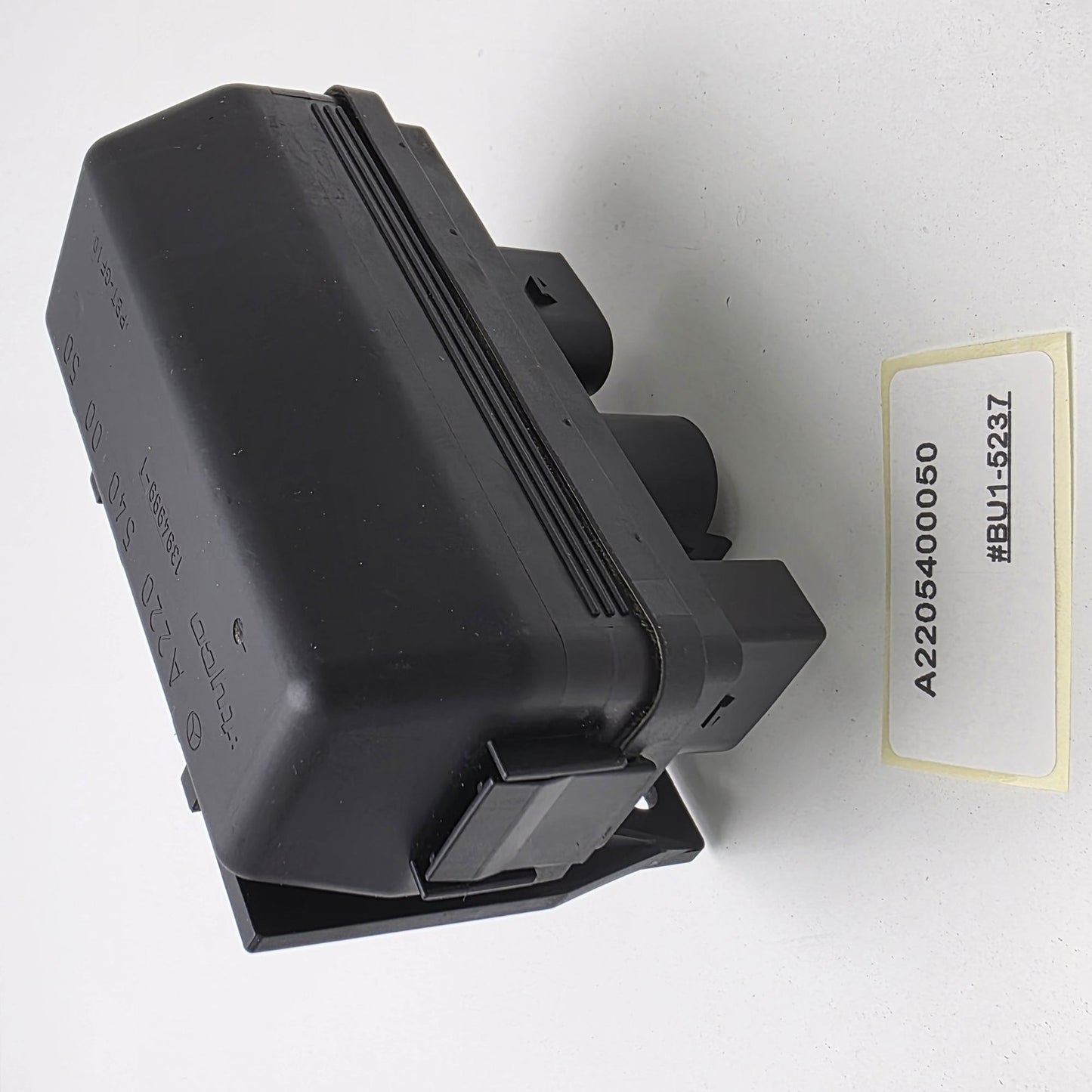 2000-2006 Mercedes-Benz C215 Front Relay Fuse Box A2205400050