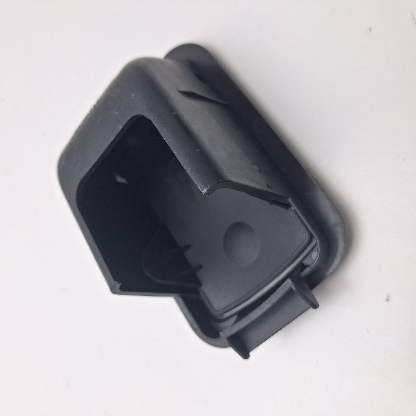 2014-2019 Cadillac ATS Rear Bumper Retainer Support Bracket 105089474