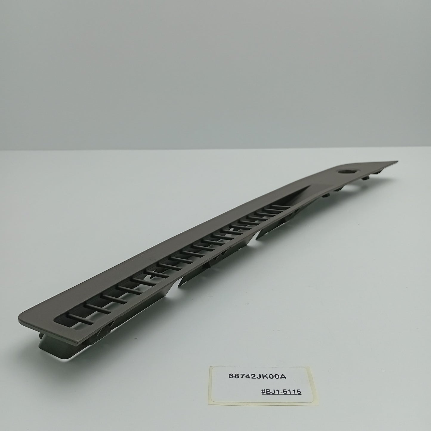 2011-2012 Infiniti G25 GRILLE-FRONT DEFROSTER,RH 68742JK00A