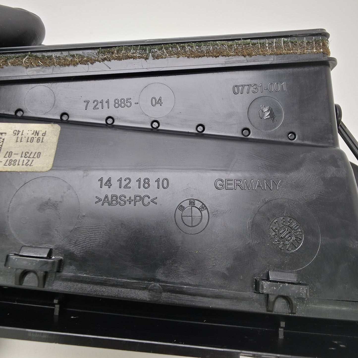 2012 BMW F10 B Pillar Air Vent Passenger Side Left Nearside 7211887