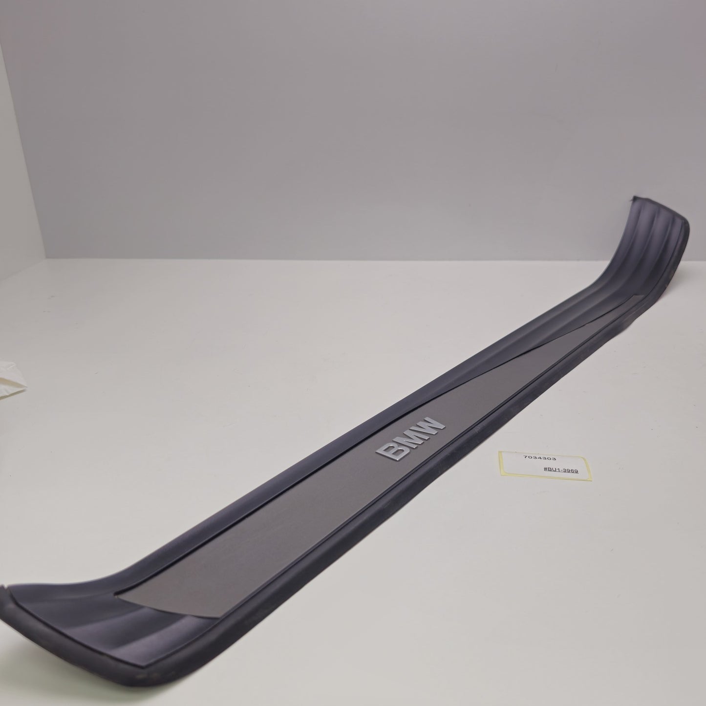 2004-2010 BMW E60 FRONT LEFT DOOR SILL TRIM 7034303