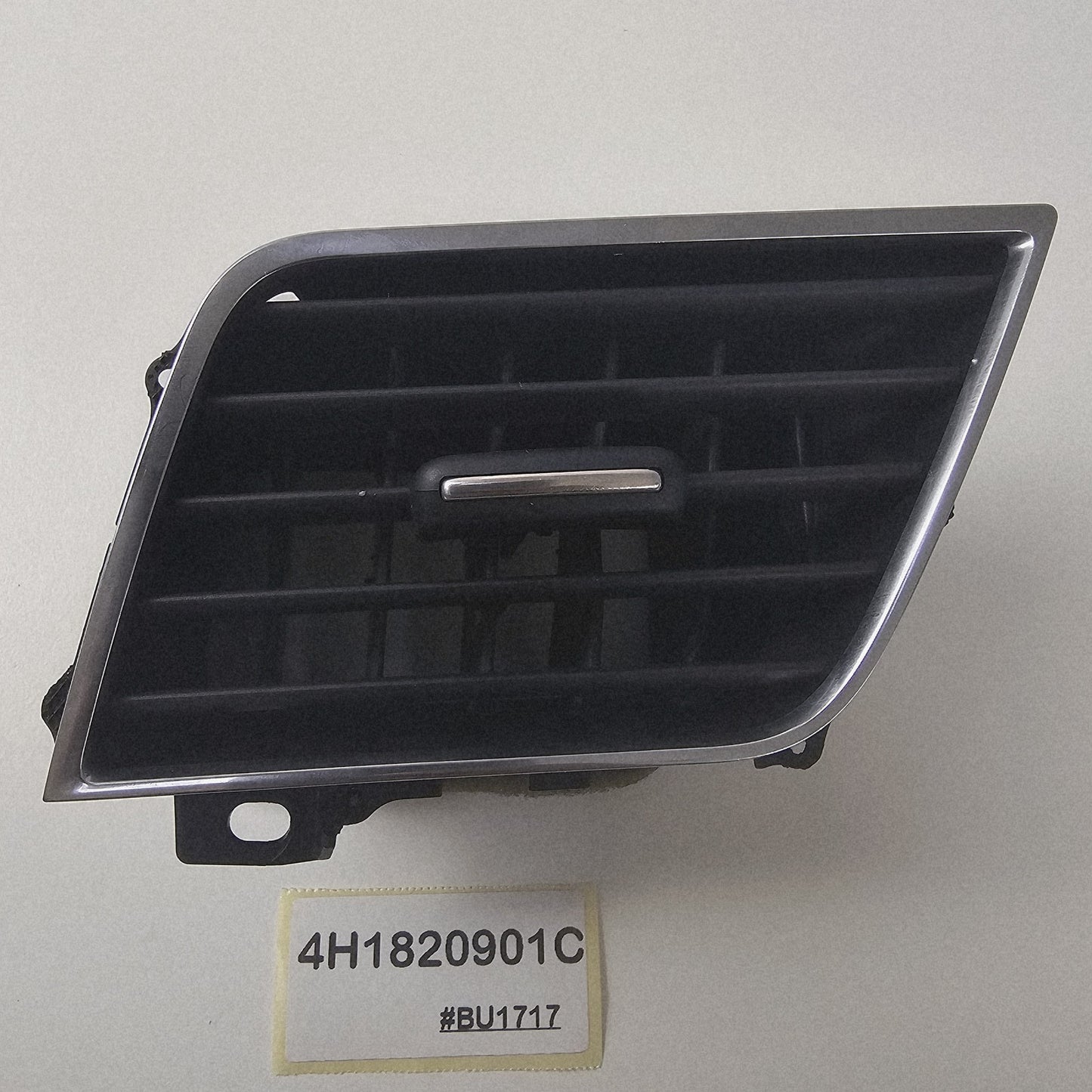 2013-2015 Audi A8 D4 Dashboard Air Vent 4H1820901C