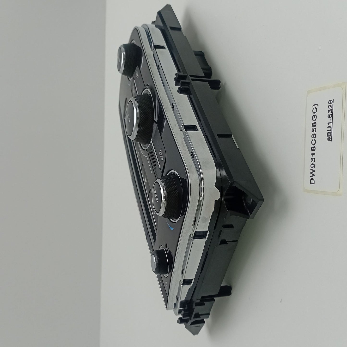 2013-2017 Jaguar XJ Radio Audio Equipment DW9318C858GC
