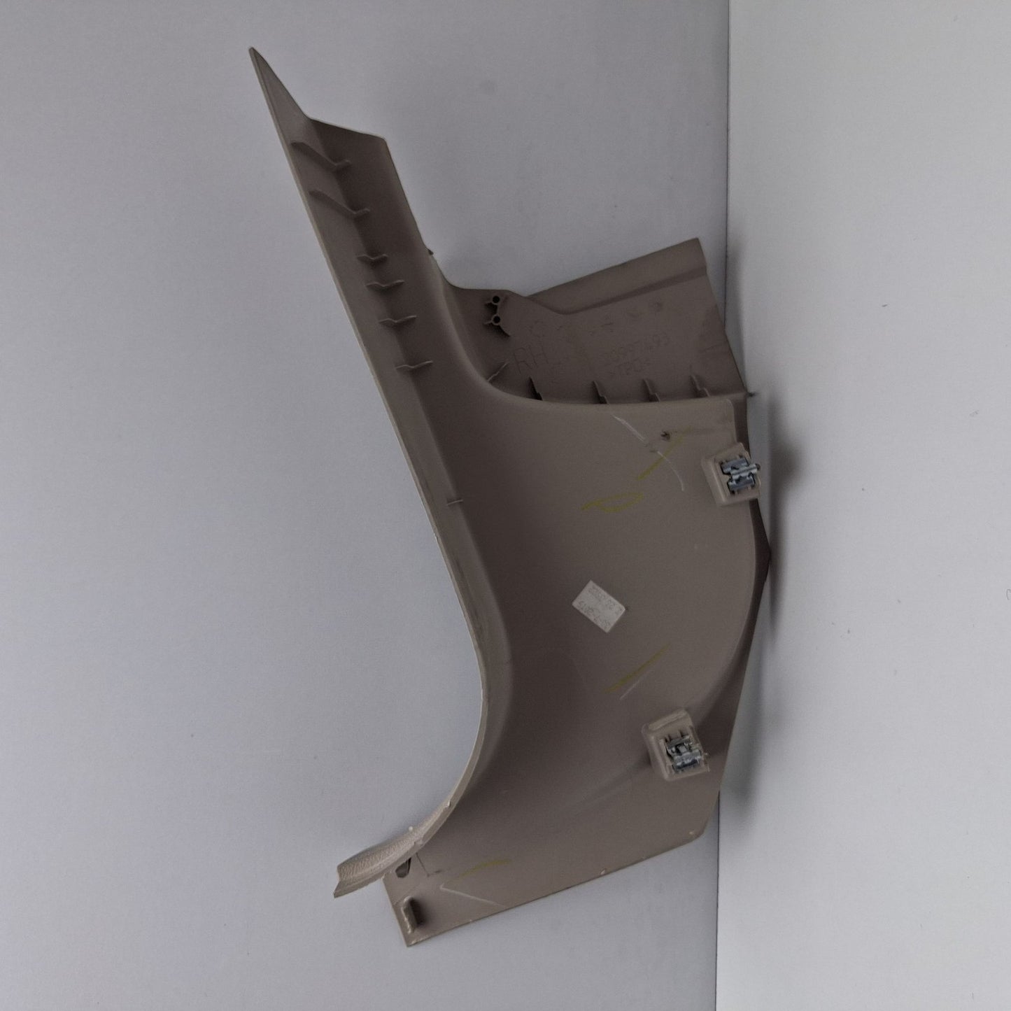 2010-2016 Cadillac SRX Right Kick Panel 20997493