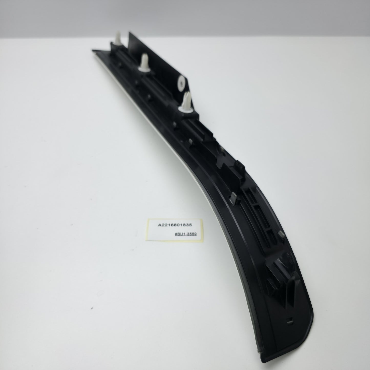 2005-2013 Mercedes-Benz W221 Rear Right Door Entrance Cover Rail A2216801835